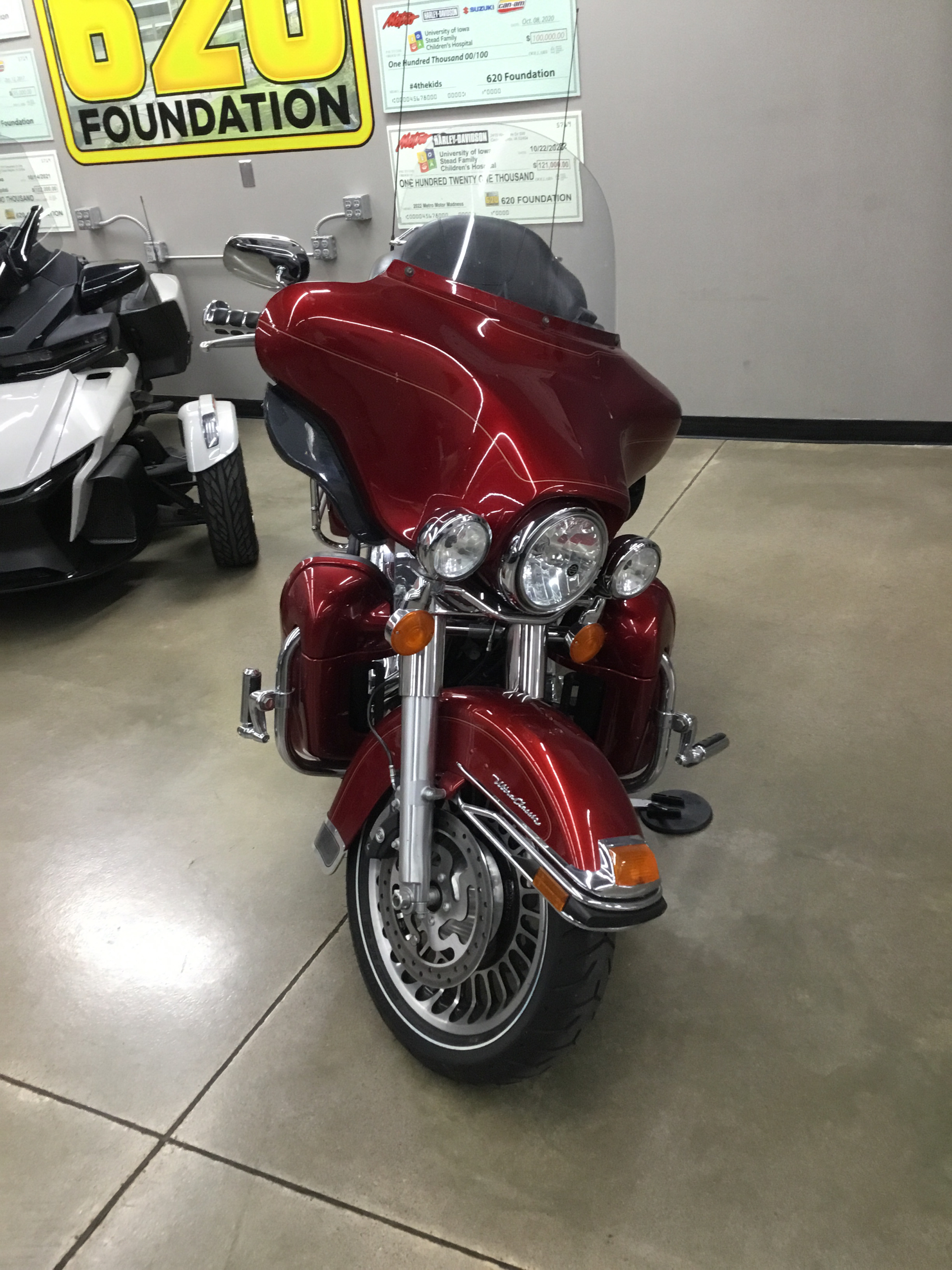 2013 Harley-Davidson Ultra Classic® Electra Glide® in Cedar Rapids, Iowa - Photo 2