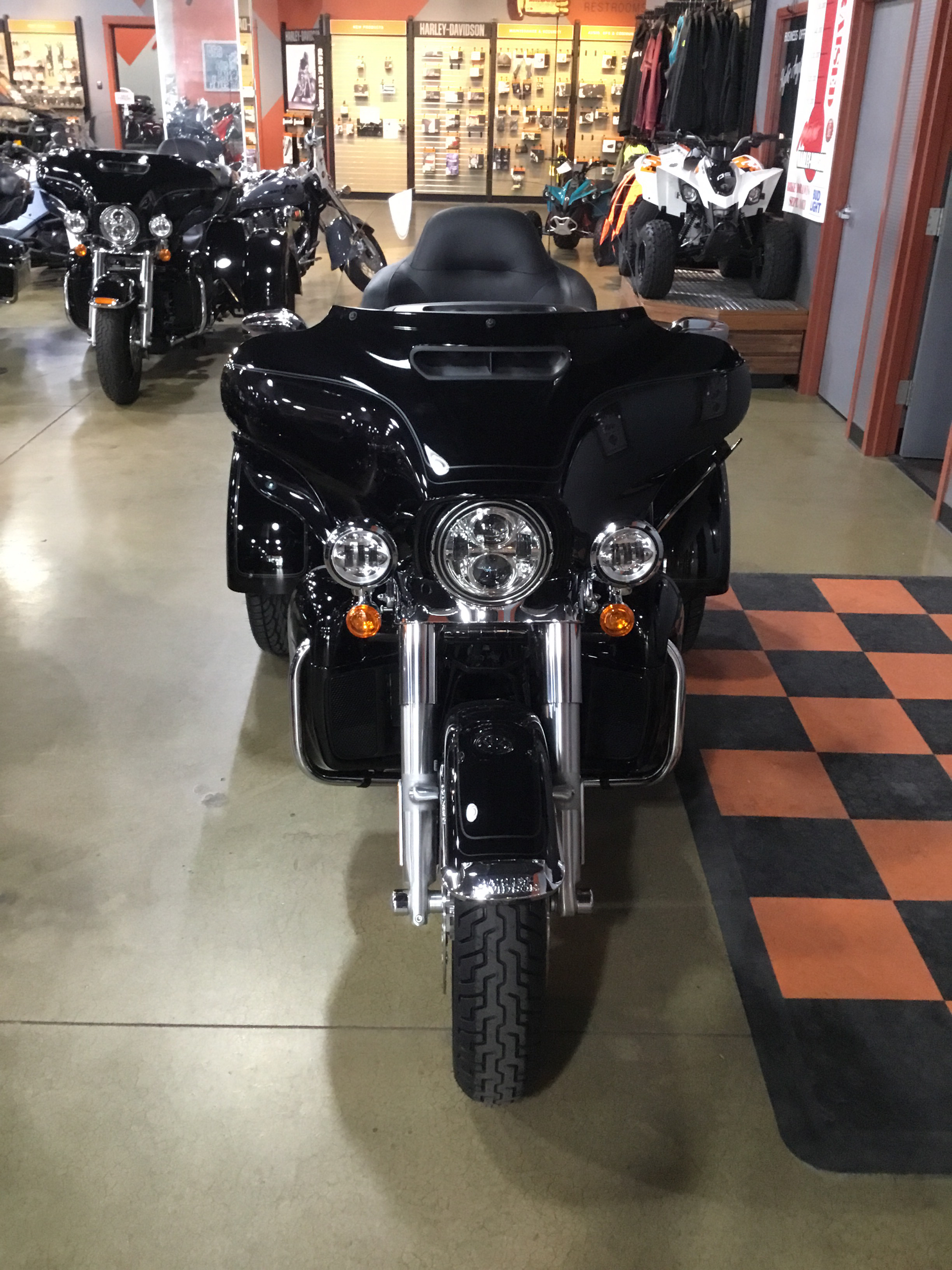 2023 Harley-Davidson Tri Glide® Ultra in Cedar Rapids, Iowa - Photo 2
