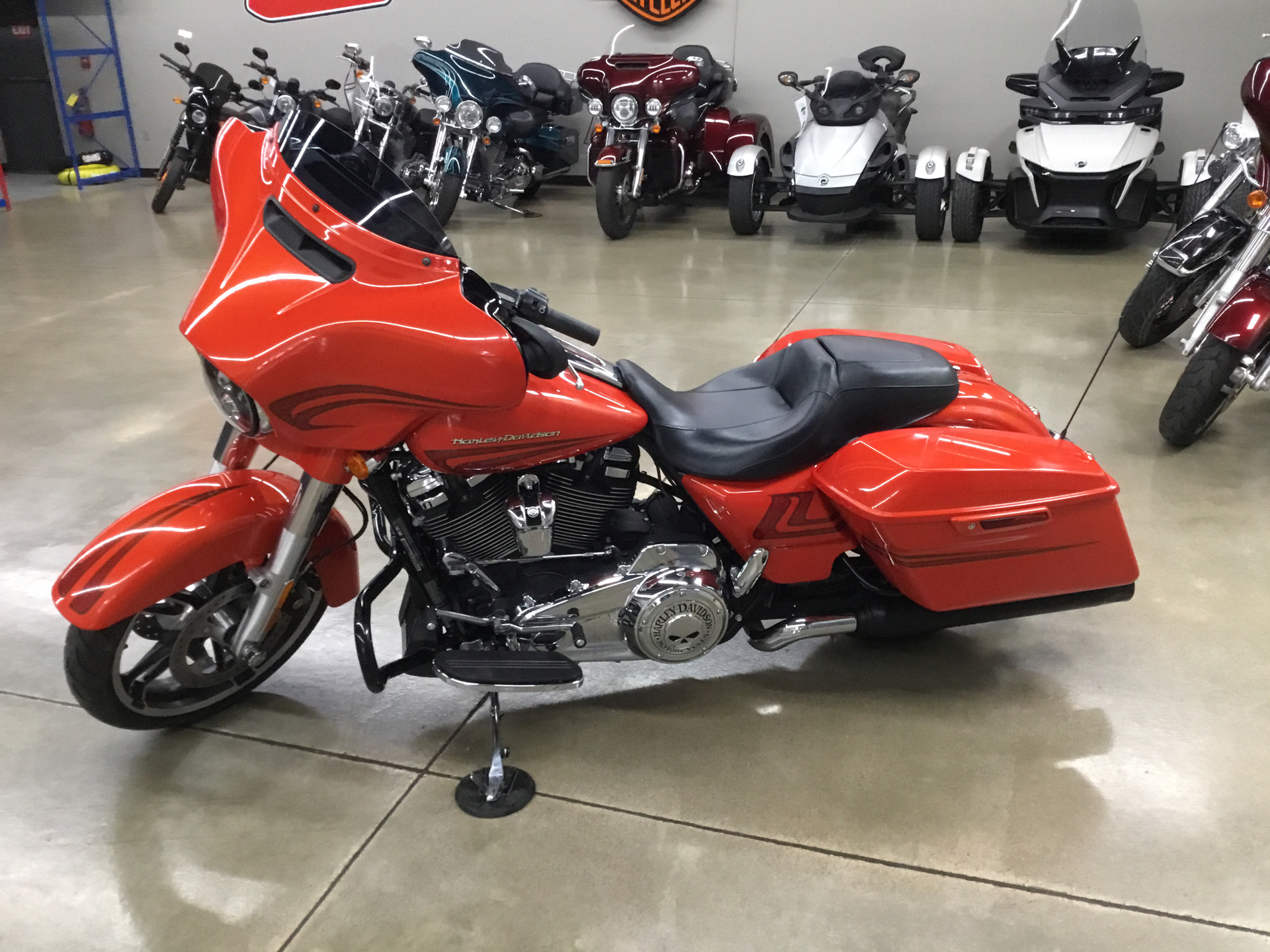 2017 Harley-Davidson Street Glide® Special in Cedar Rapids, Iowa - Photo 3
