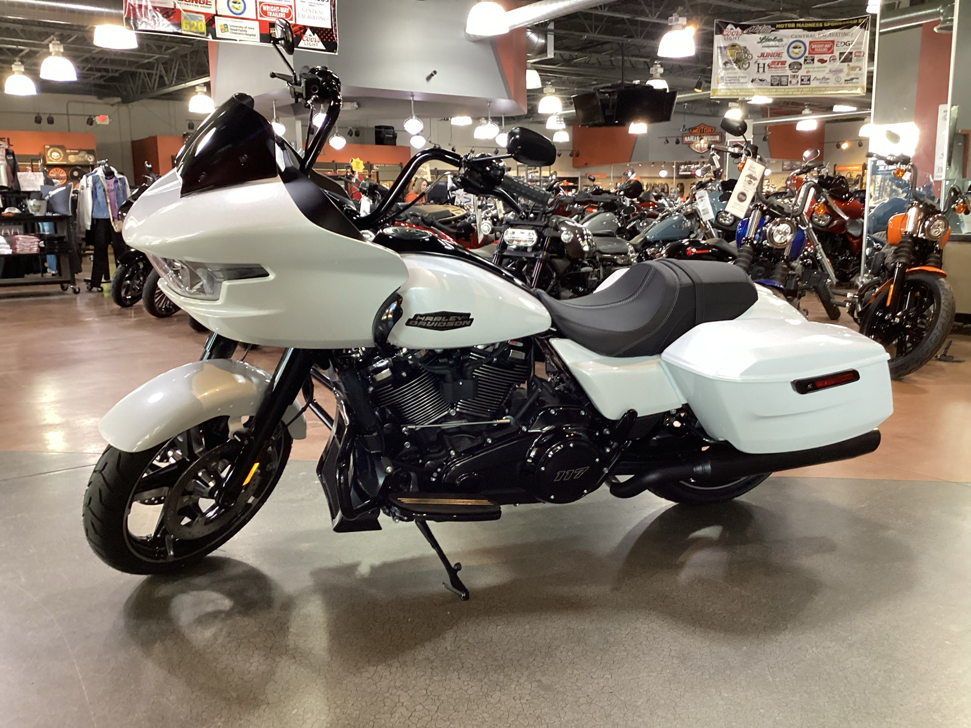 2024 Harley-Davidson Road Glide® in Cedar Rapids, Iowa - Photo 3