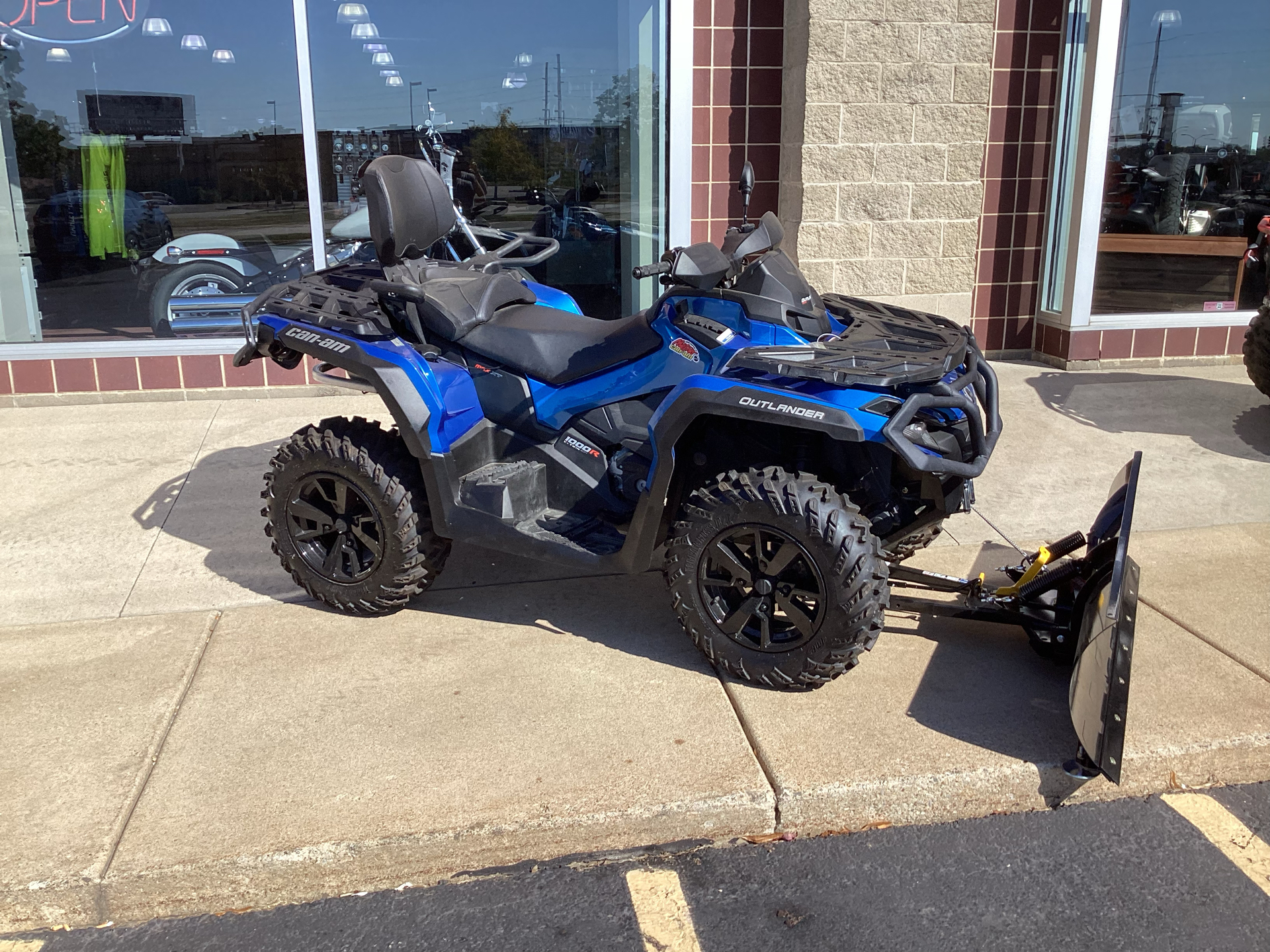 2023 Can-Am Outlander MAX XT 1000R in Cedar Rapids, Iowa - Photo 1