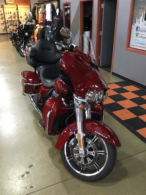 2017 Harley-Davidson Ultra Limited Low in Cedar Rapids, Iowa - Photo 2