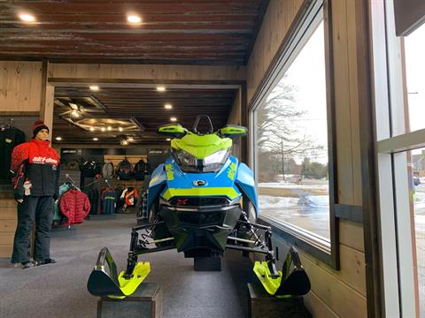 2018 Ski-Doo Summit X 165 850 E-TEC SS, PowderMax Light 3.0 S_LEV in Epsom, New Hampshire - Photo 4