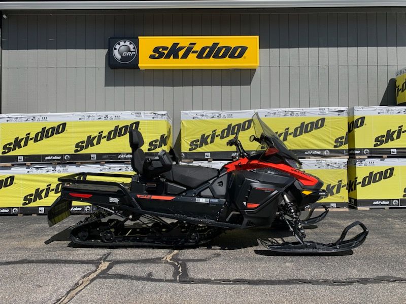 2022 Ski-Doo Expedition SWT 900 ACE ES Silent Cobra WT 1.5 in Epsom, New Hampshire - Photo 1