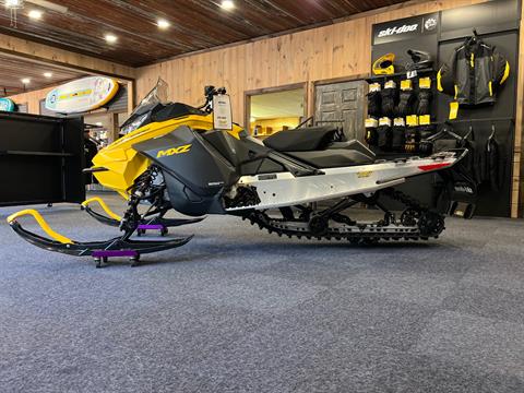 2025 Ski-Doo MXZ Sport 137 600 EFI ES RipSaw 1.25 in Epsom, New Hampshire - Photo 4