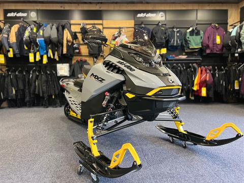 2025 Ski-Doo MXZ Adrenaline w/ Blizzard Package 137 850 E-TEC ES Ice Ripper XT 1.25 in Epsom, New Hampshire