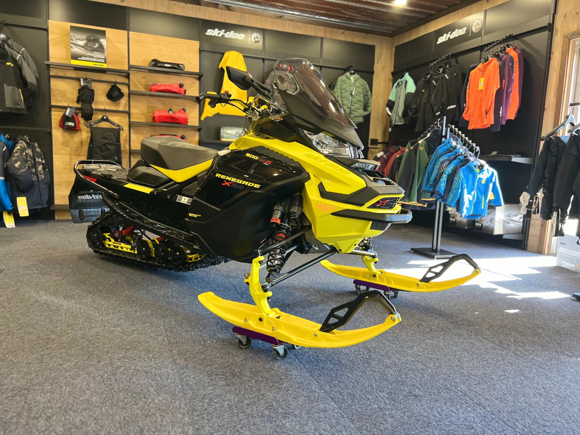 2022 Ski-Doo Renegade X-RS 900 ACE Turbo R ES w/ Smart-Shox, Ice Ripper XT 1.5 in Epsom, New Hampshire - Photo 1