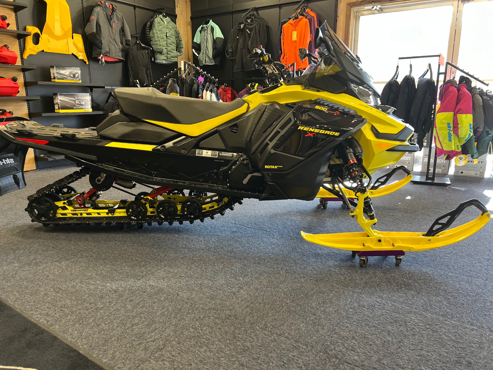 2022 Ski-Doo Renegade X-RS 900 ACE Turbo R ES w/ Smart-Shox, Ice Ripper XT 1.5 in Epsom, New Hampshire - Photo 2