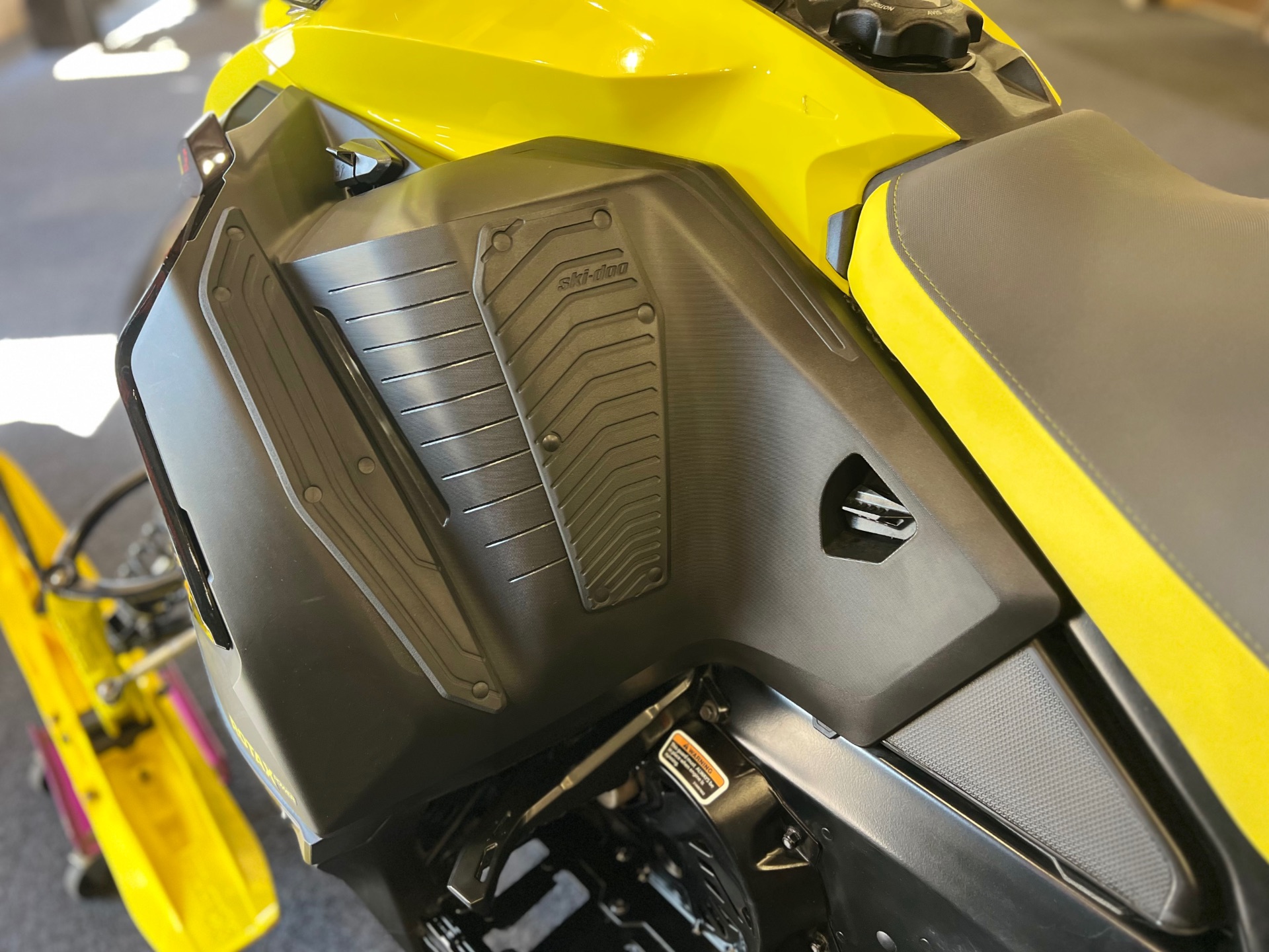 2022 Ski-Doo Renegade X-RS 900 ACE Turbo R ES w/ Smart-Shox, Ice Ripper XT 1.5 in Epsom, New Hampshire - Photo 10