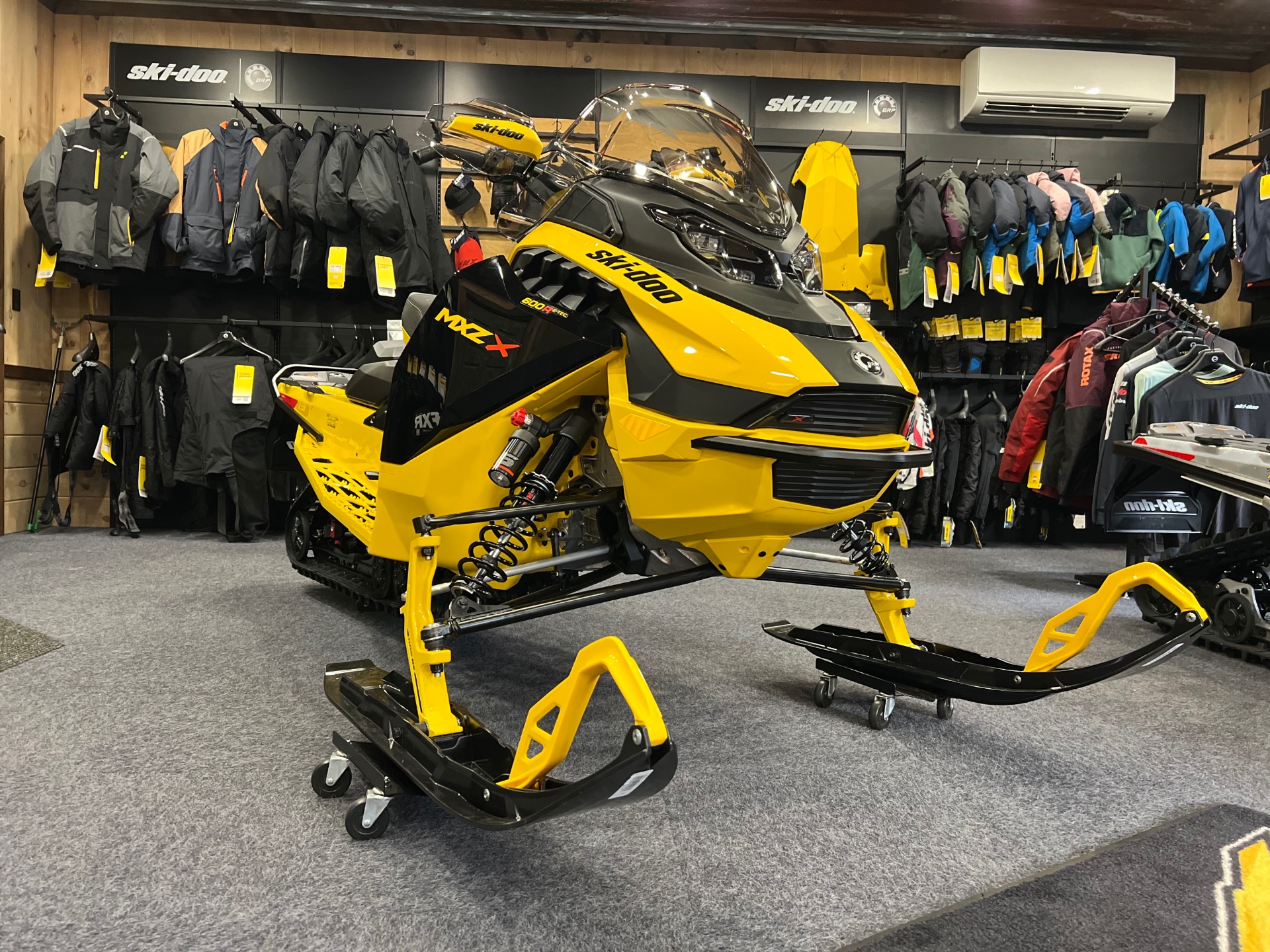 2025 Ski-Doo MXZ X 137 600R E-TEC ES Ice Ripper XT 1.5 w/ 10.25 in. Touchscreen in Epsom, New Hampshire - Photo 1