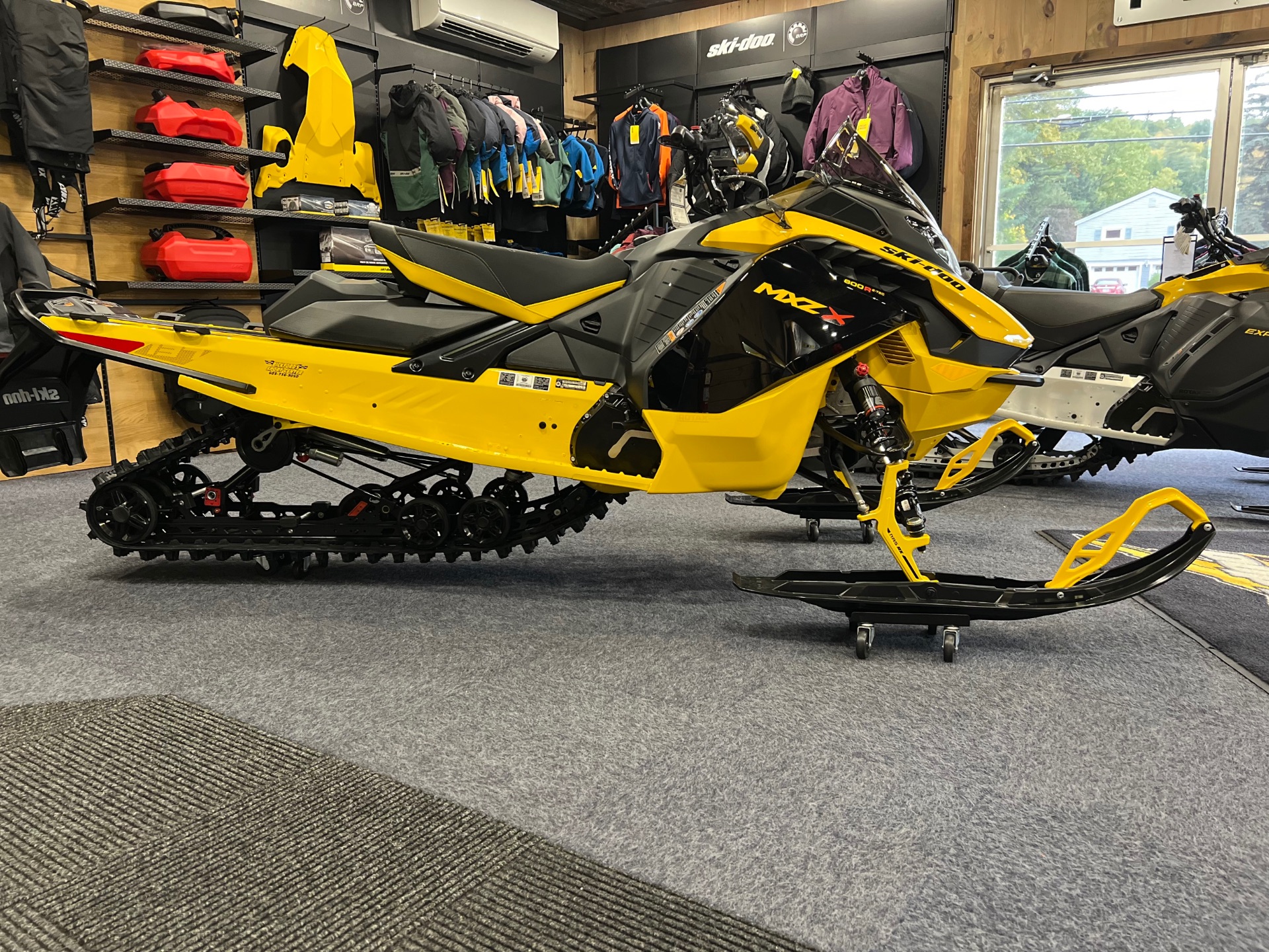 2025 Ski-Doo MXZ X 137 600R E-TEC ES Ice Ripper XT 1.5 w/ 10.25 in. Touchscreen in Epsom, New Hampshire - Photo 2