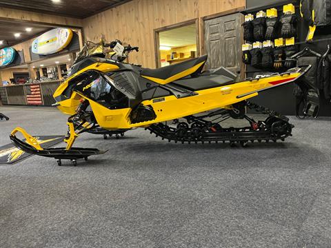 2025 Ski-Doo MXZ X 137 600R E-TEC ES Ice Ripper XT 1.5 w/ 10.25 in. Touchscreen in Epsom, New Hampshire - Photo 4