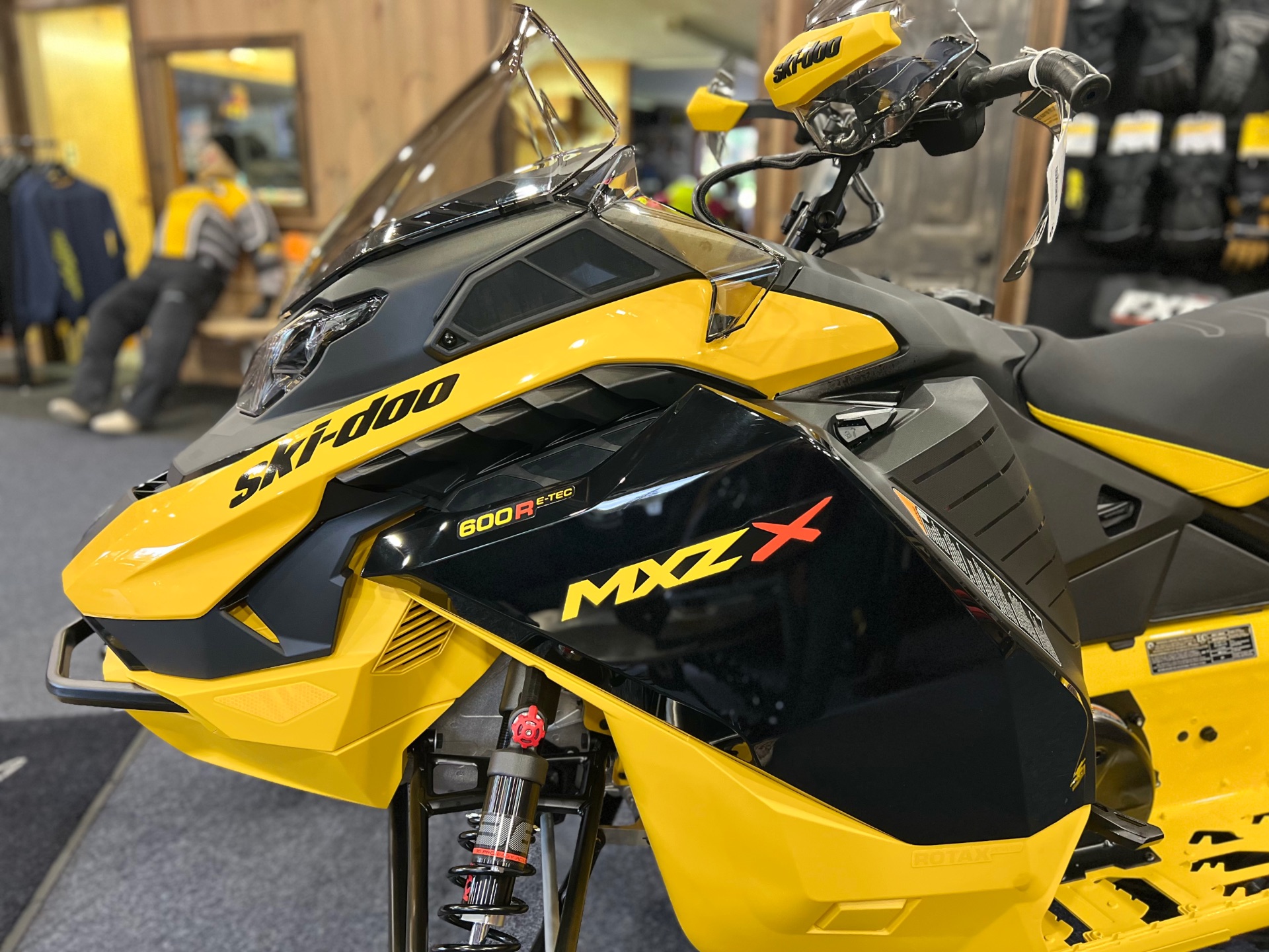 2025 Ski-Doo MXZ X 137 600R E-TEC ES Ice Ripper XT 1.5 w/ 10.25 in. Touchscreen in Epsom, New Hampshire - Photo 6