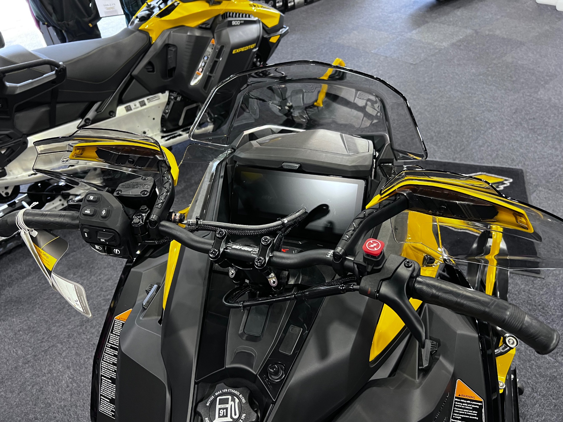 2025 Ski-Doo MXZ X 137 600R E-TEC ES Ice Ripper XT 1.5 w/ 10.25 in. Touchscreen in Epsom, New Hampshire - Photo 9