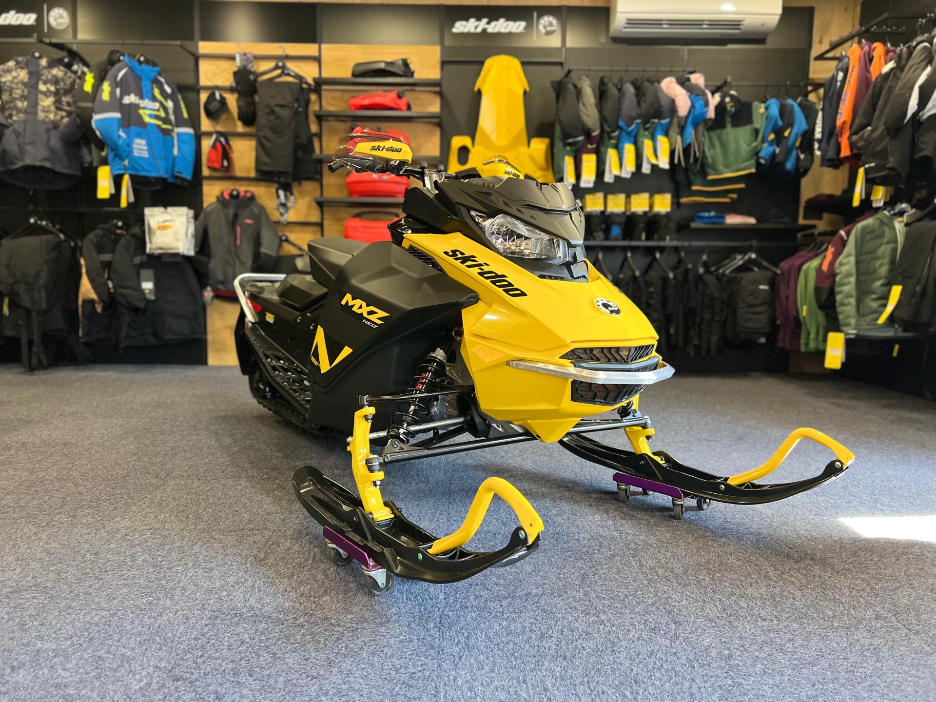 2025 Ski-Doo MXZ NEO+ 600 EFI ES RipSaw 1.25 in Epsom, New Hampshire - Photo 1