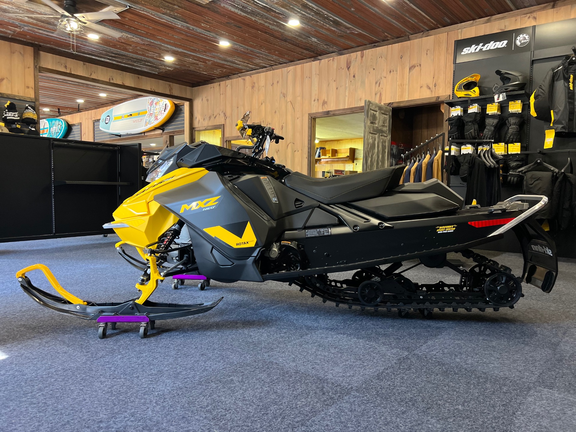 2025 Ski-Doo MXZ NEO+ 600 EFI ES RipSaw 1.25 in Epsom, New Hampshire - Photo 4