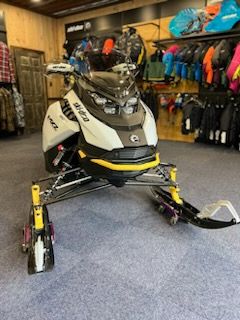 2024 Ski-Doo MXZ Adrenaline with Blizzard Package 129 850 E-TEC ES Ice Ripper XT 1.25 in Epsom, New Hampshire - Photo 2