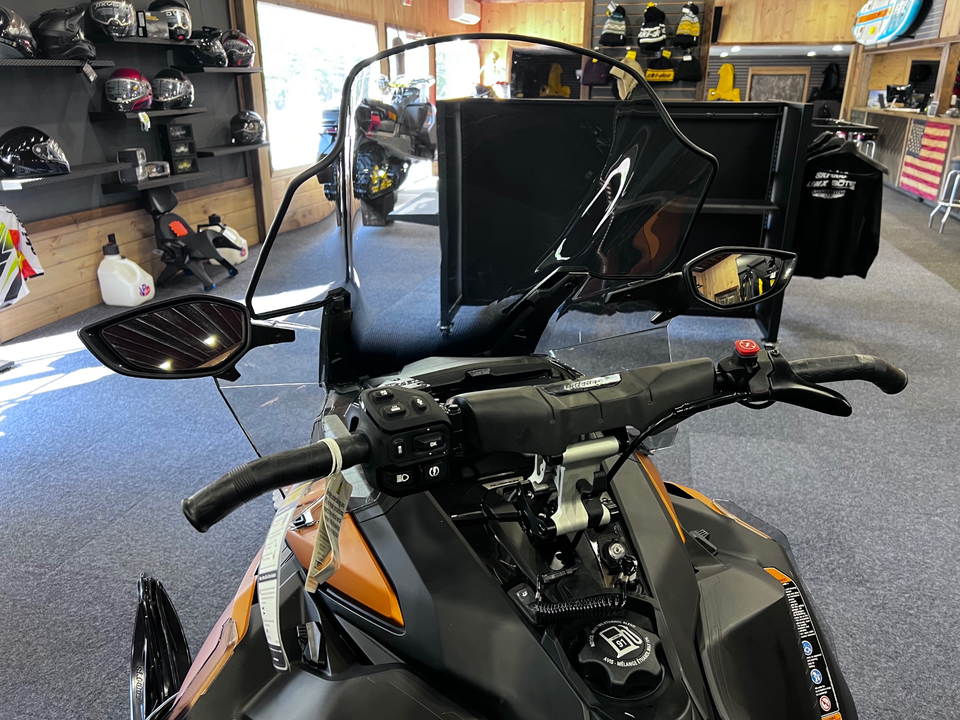 2025 Ski-Doo Grand Touring LE w/ Platinum Package 900 ACE Turbo R ES Silent Ice Track II 1.25 w/ 10.25 in. Touchscreen in Epsom, New Hampshire - Photo 8