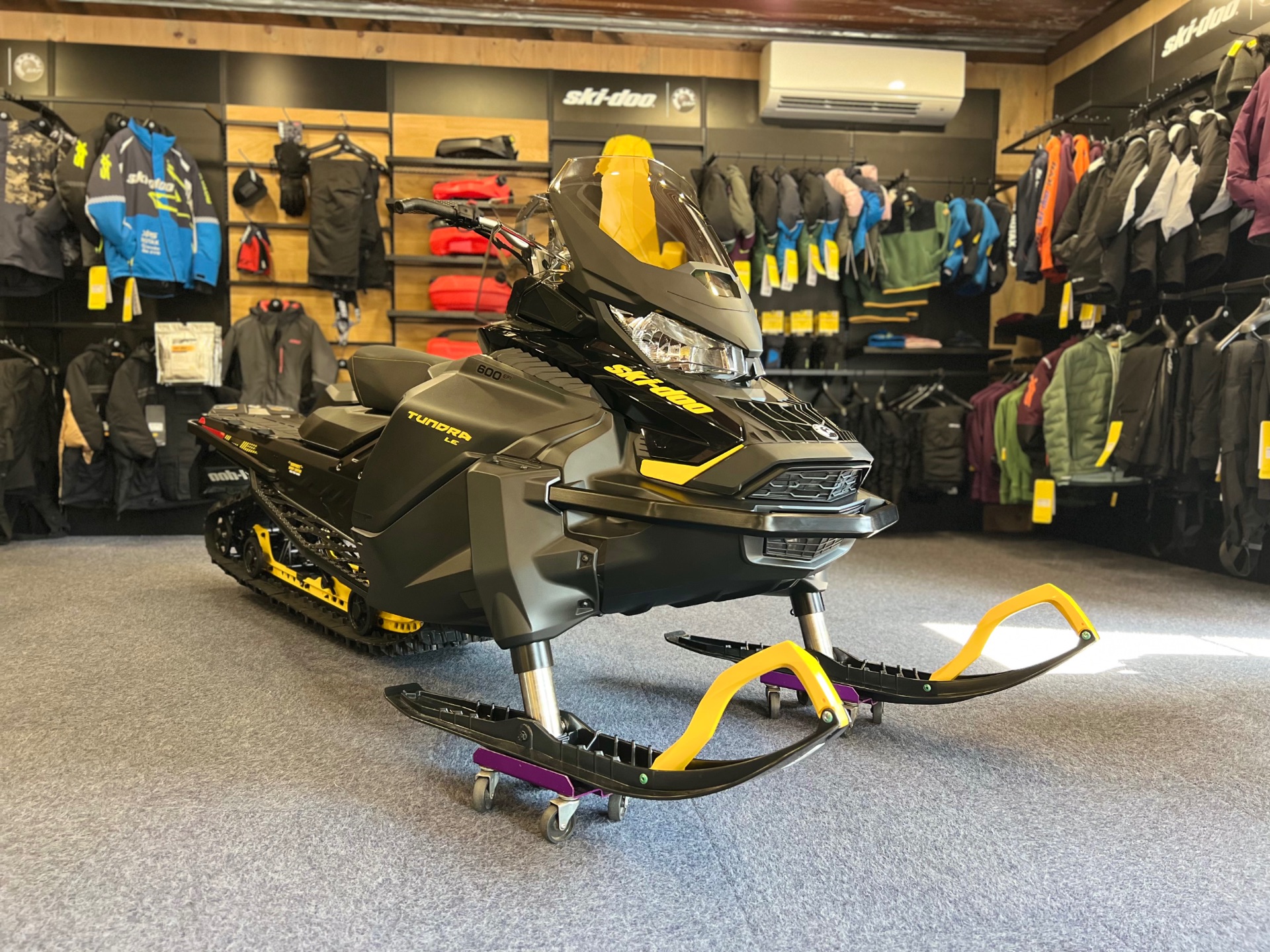 2025 Ski-Doo Tundra LE 600 EFI ES Charger 1.5 in Epsom, New Hampshire - Photo 1