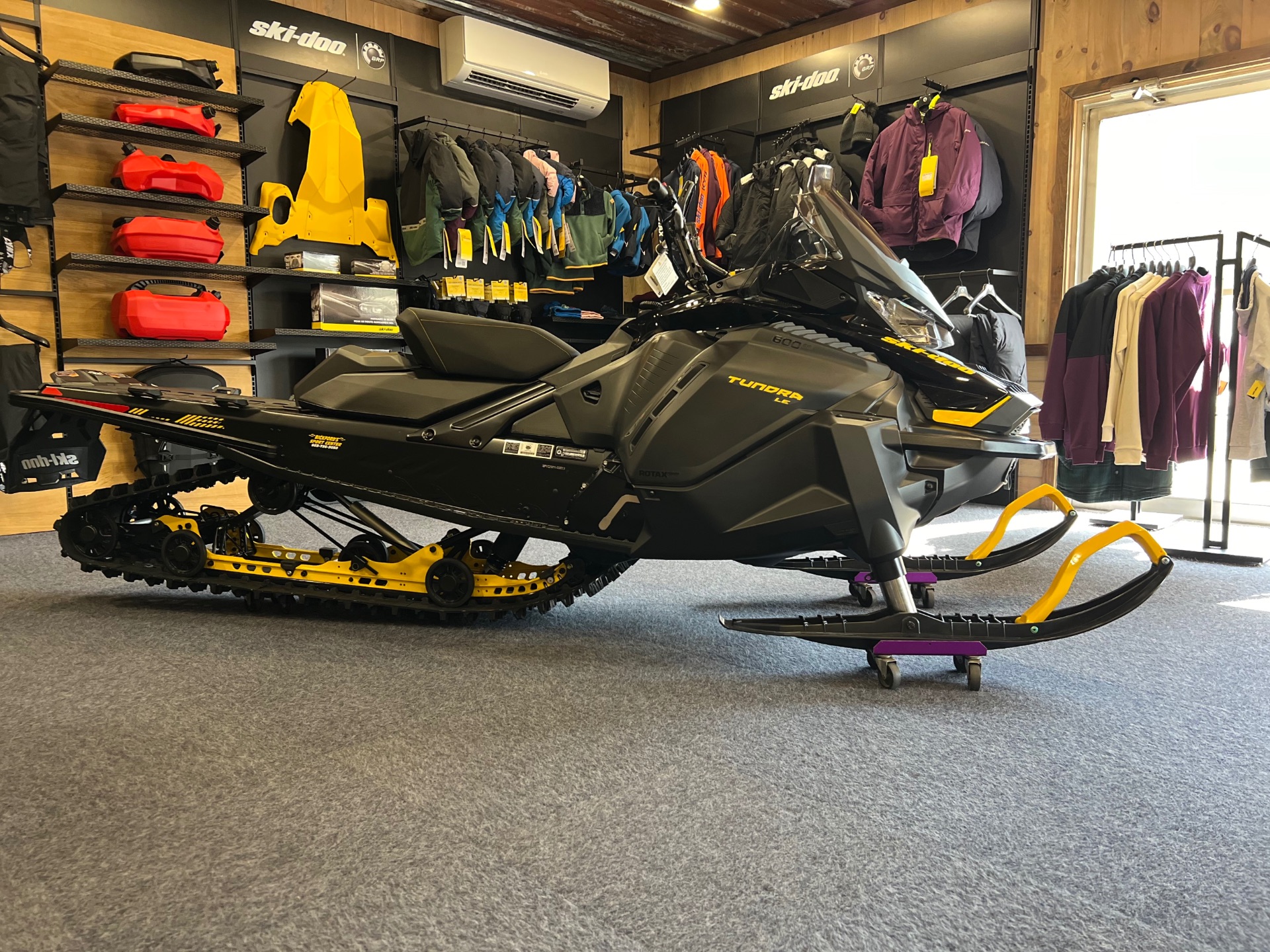 2025 Ski-Doo Tundra LE 600 EFI ES Charger 1.5 in Epsom, New Hampshire - Photo 2