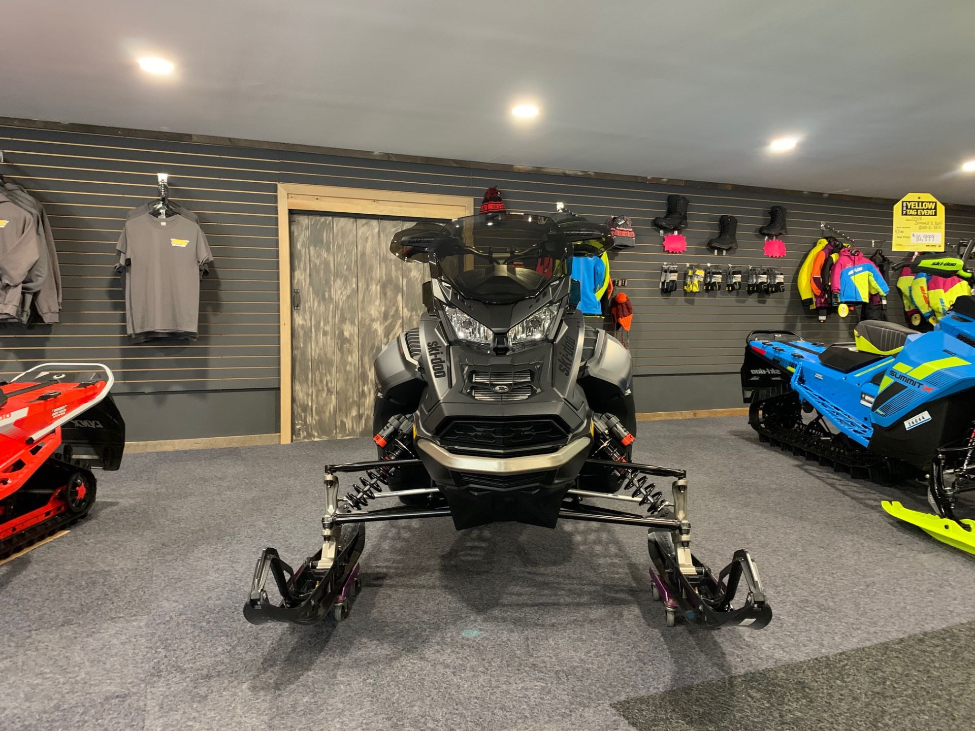 2022 Ski-Doo Mach Z 900 ACE Turbo R ES w/ Smart-Shox, Ice Ripper XT 1.25 w/ Premium Color Display in Epsom, New Hampshire - Photo 2