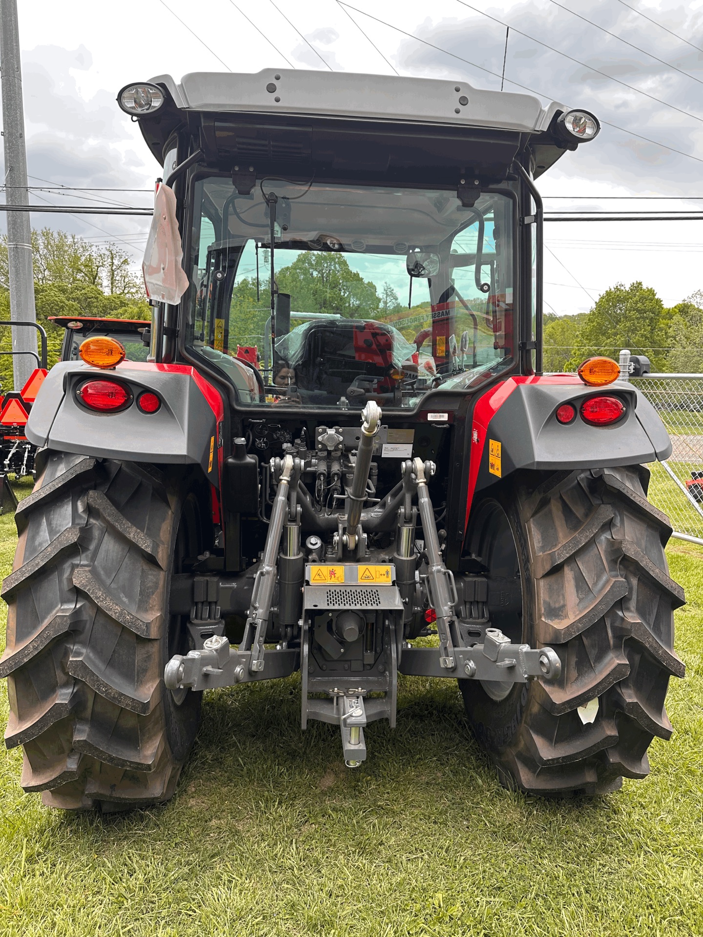 2023 Massey Ferguson MF 4707 4WD Cab in Elizabethton, Tennessee - Photo 6