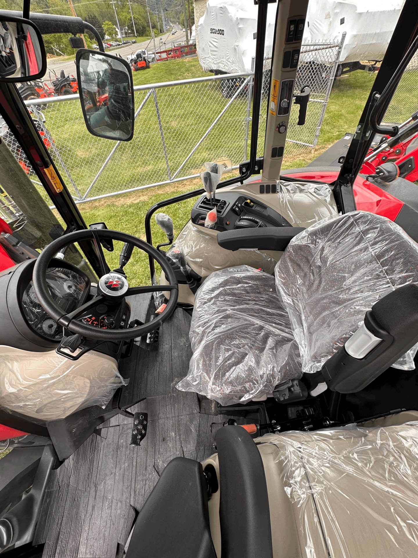 2023 Massey Ferguson MF 4707 4WD Cab in Elizabethton, Tennessee - Photo 7