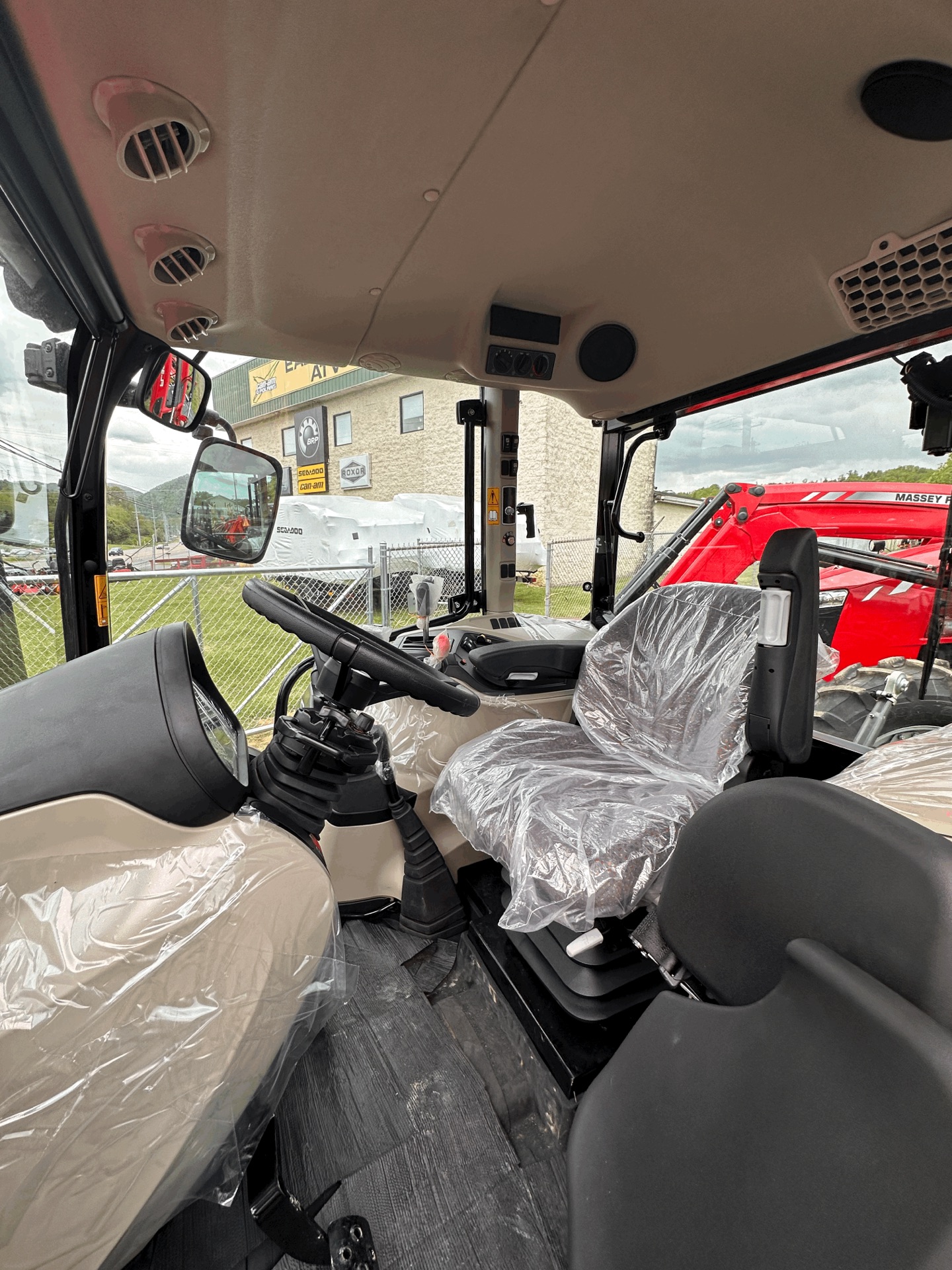 2023 Massey Ferguson MF 4707 4WD Cab in Elizabethton, Tennessee - Photo 8