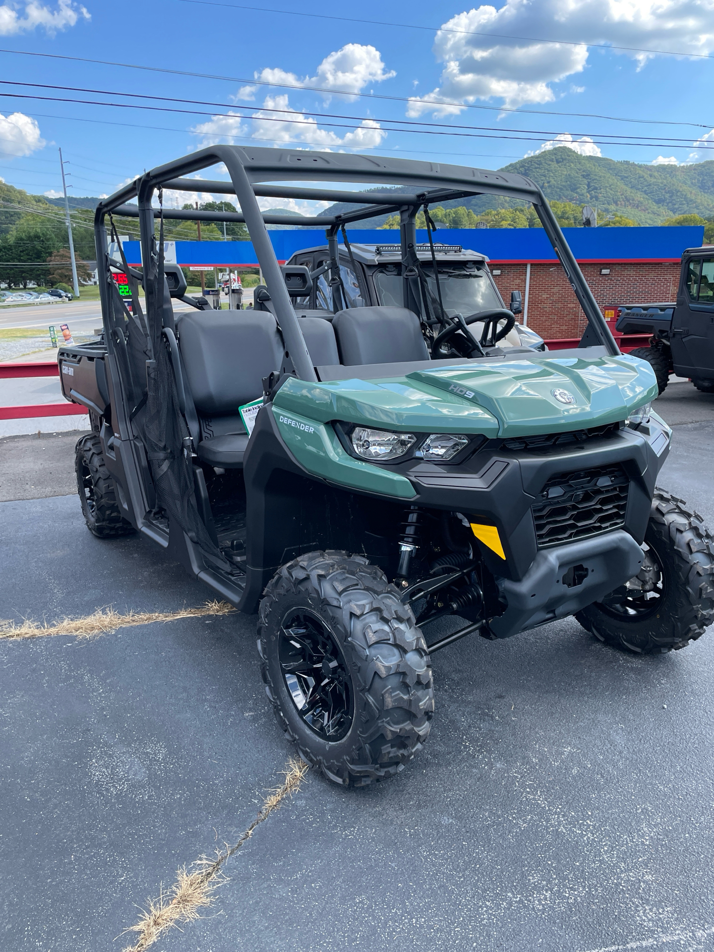 2025 Can-Am Defender MAX DPS HD9 in Elizabethton, Tennessee - Photo 2