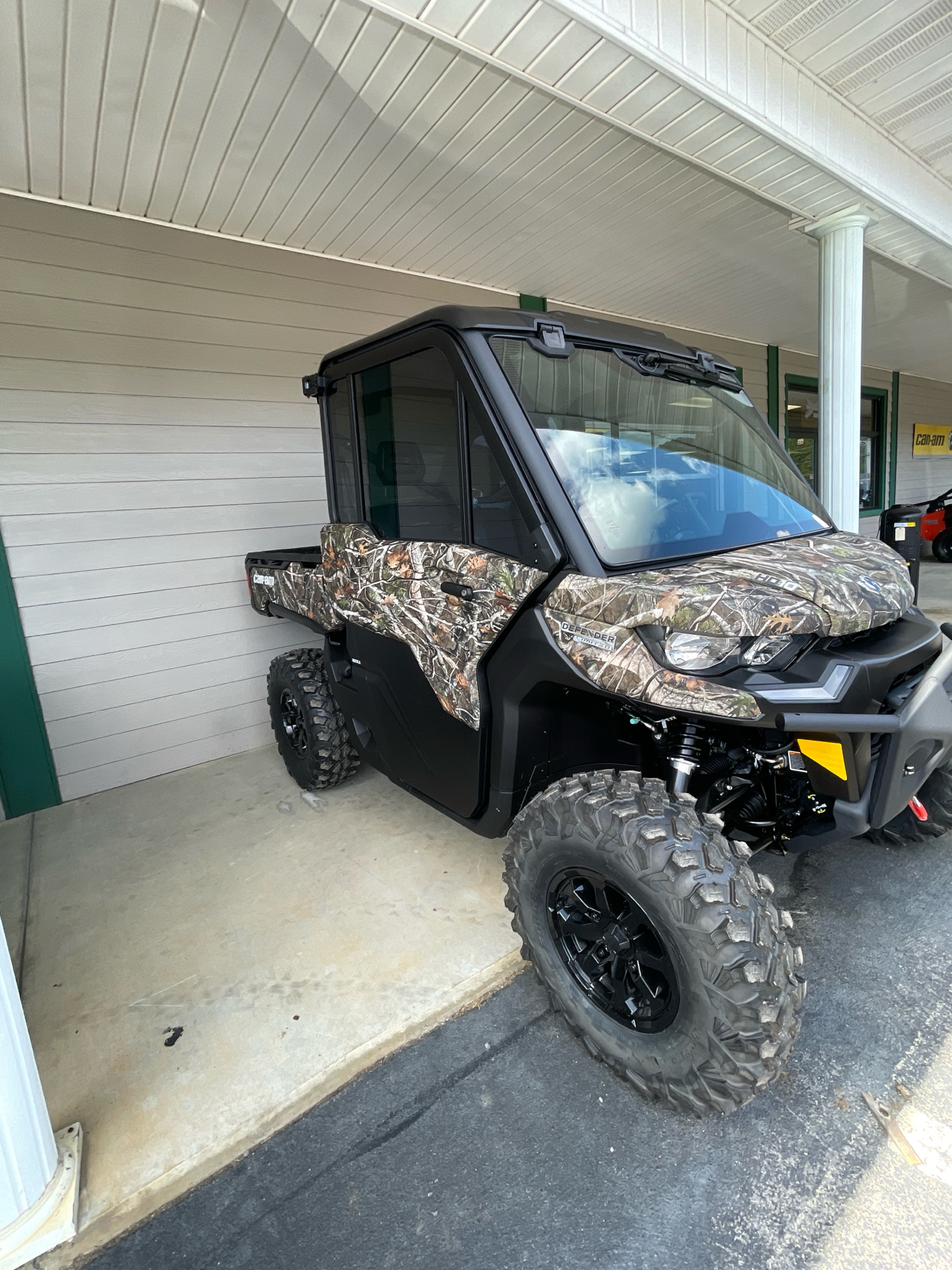 2025 Can-Am Defender Limited in Elizabethton, Tennessee - Photo 6