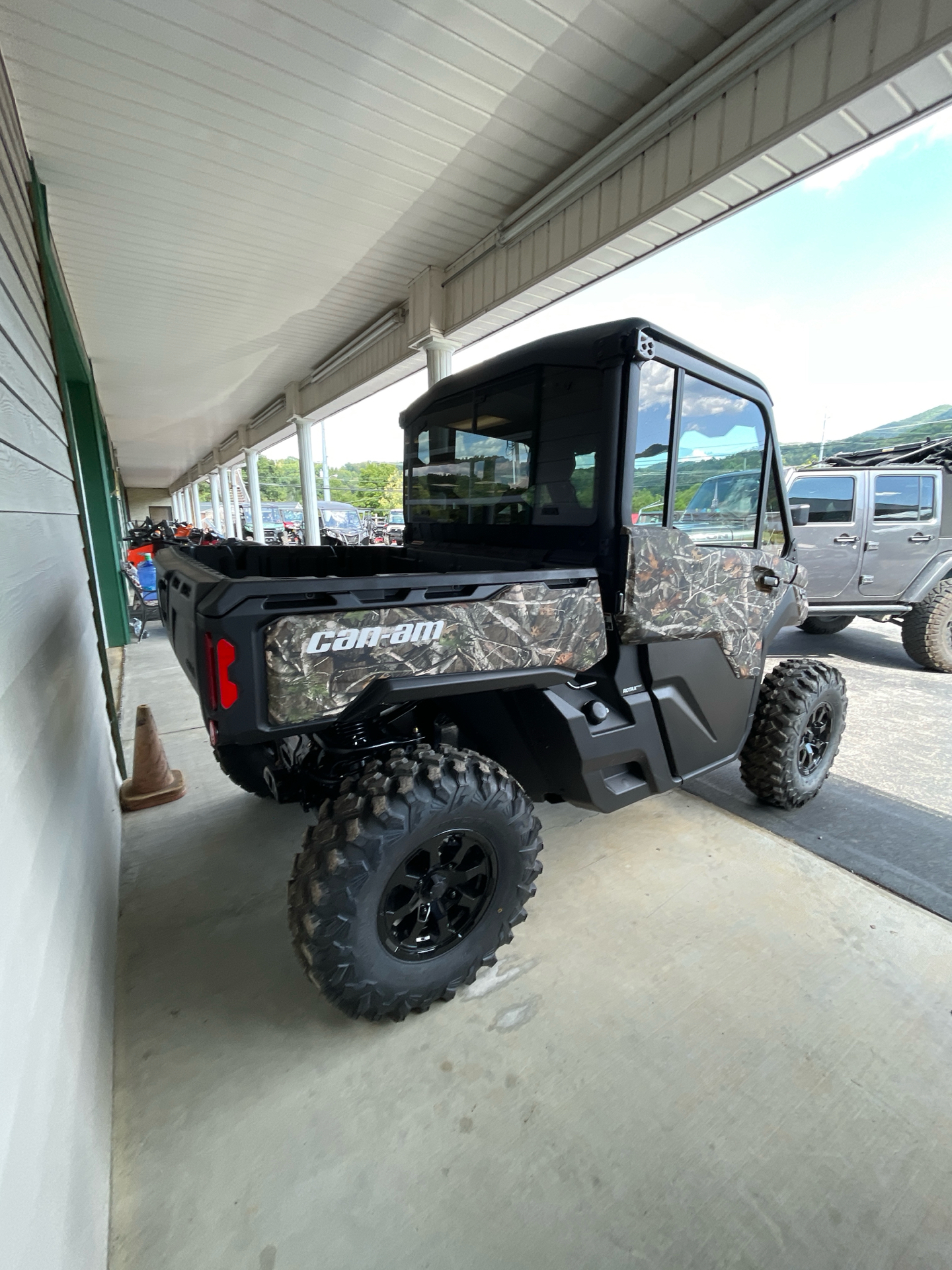 2025 Can-Am Defender Limited in Elizabethton, Tennessee - Photo 7