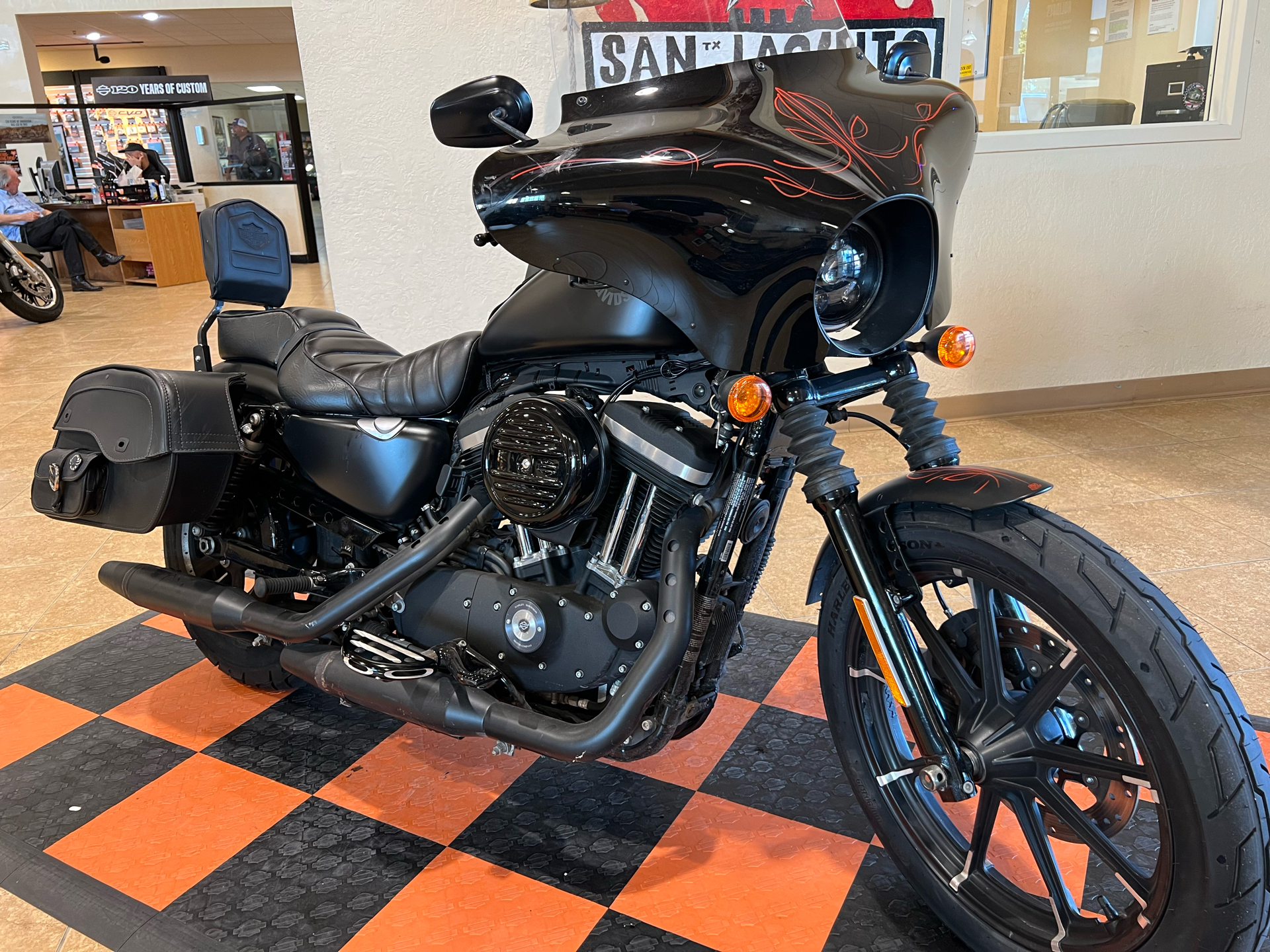 2019 Harley-Davidson Iron 883™ in Pasadena, Texas - Photo 2