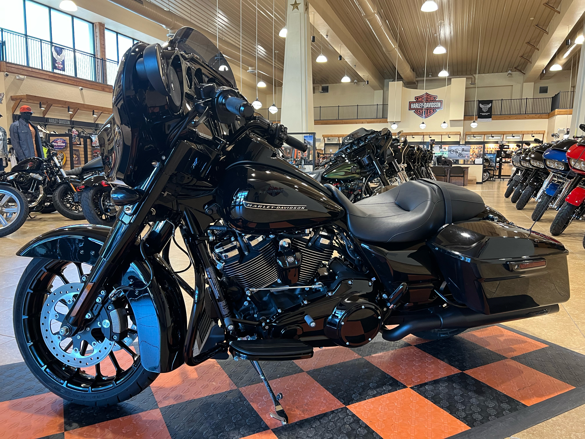 2018 Harley-Davidson Street Glide® Special in Pasadena, Texas - Photo 4