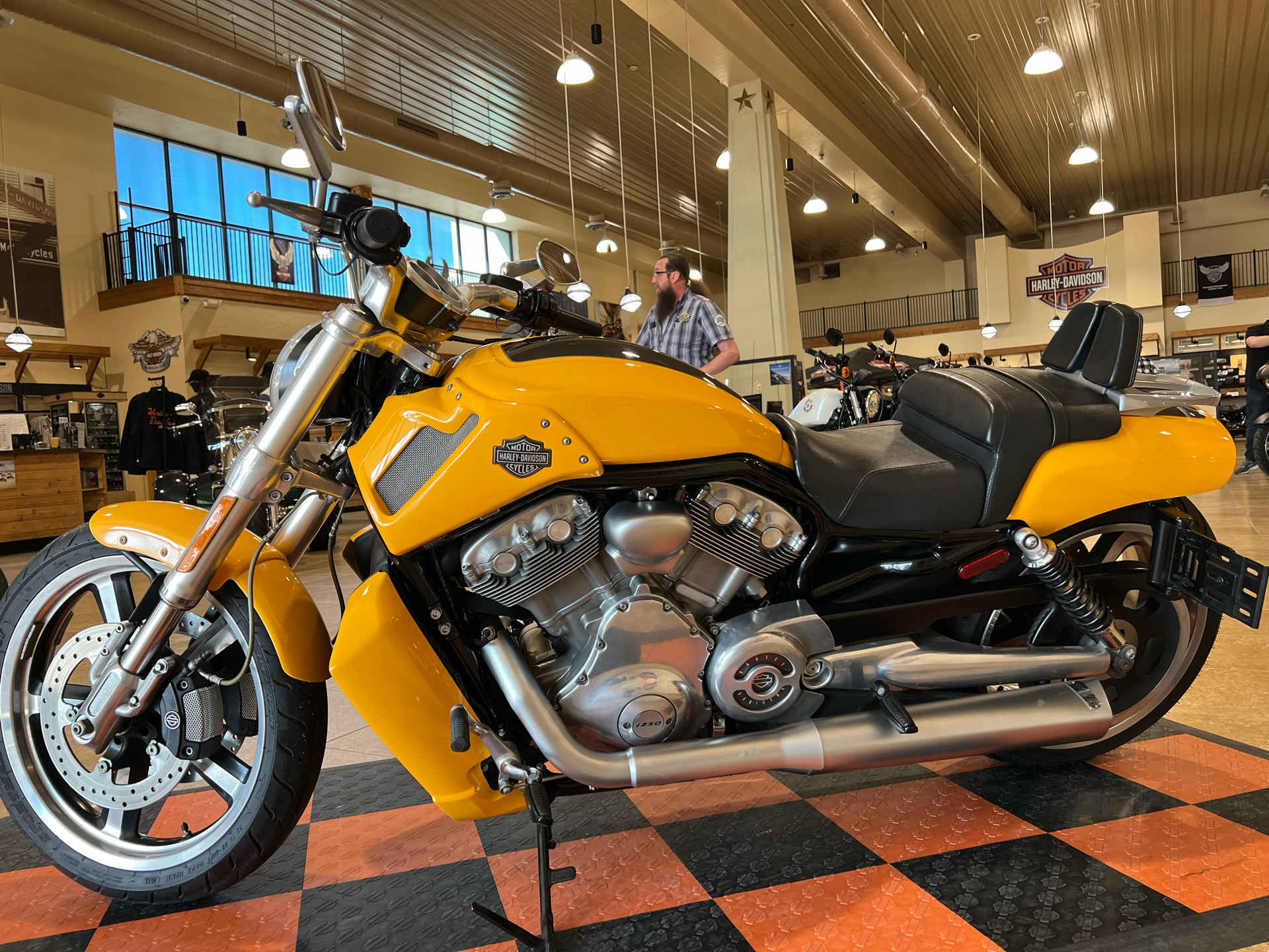 2011 Harley-Davidson V-Rod Muscle® in Pasadena, Texas - Photo 4