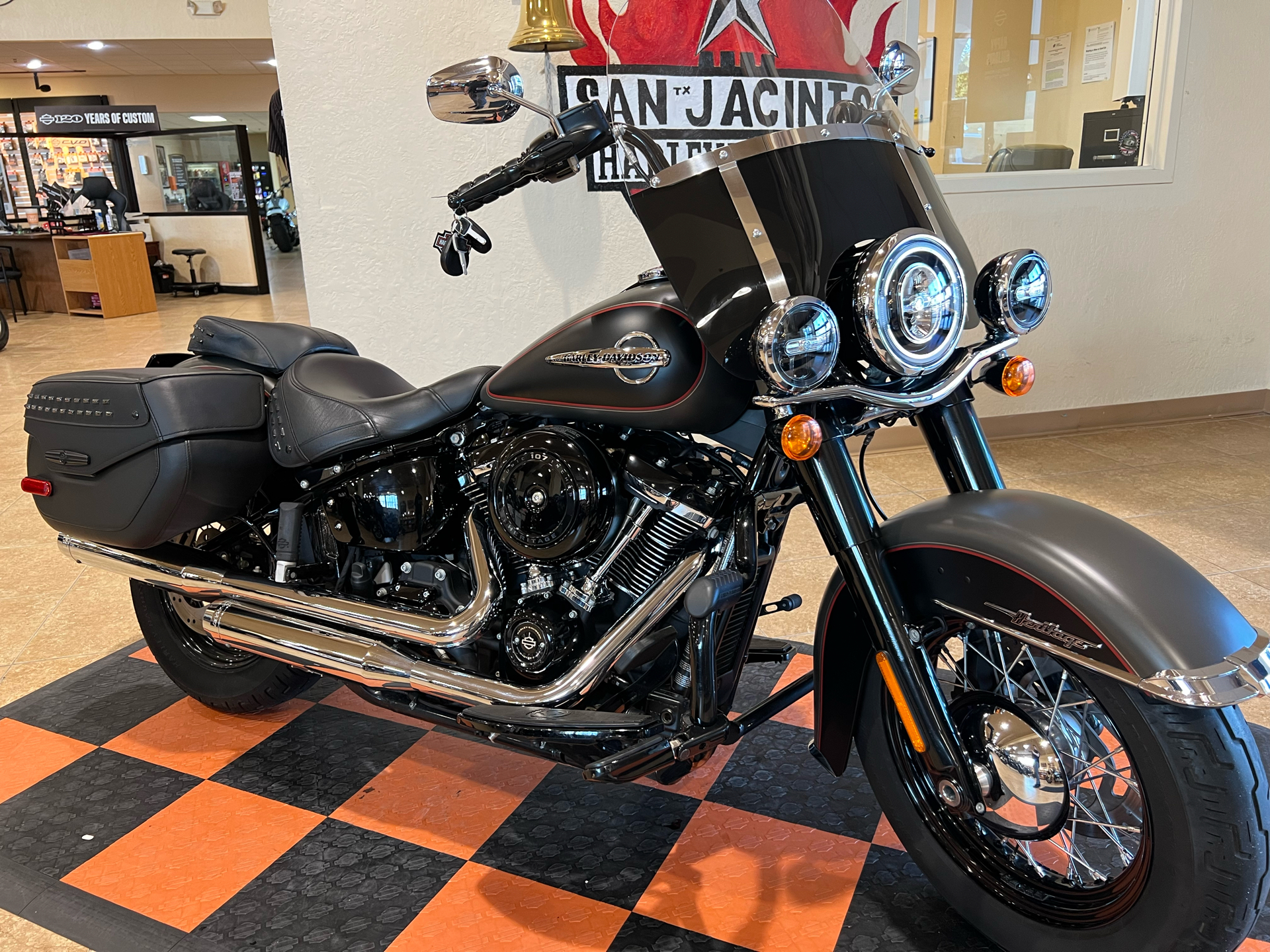 2018 Harley-Davidson Heritage Classic in Pasadena, Texas - Photo 2