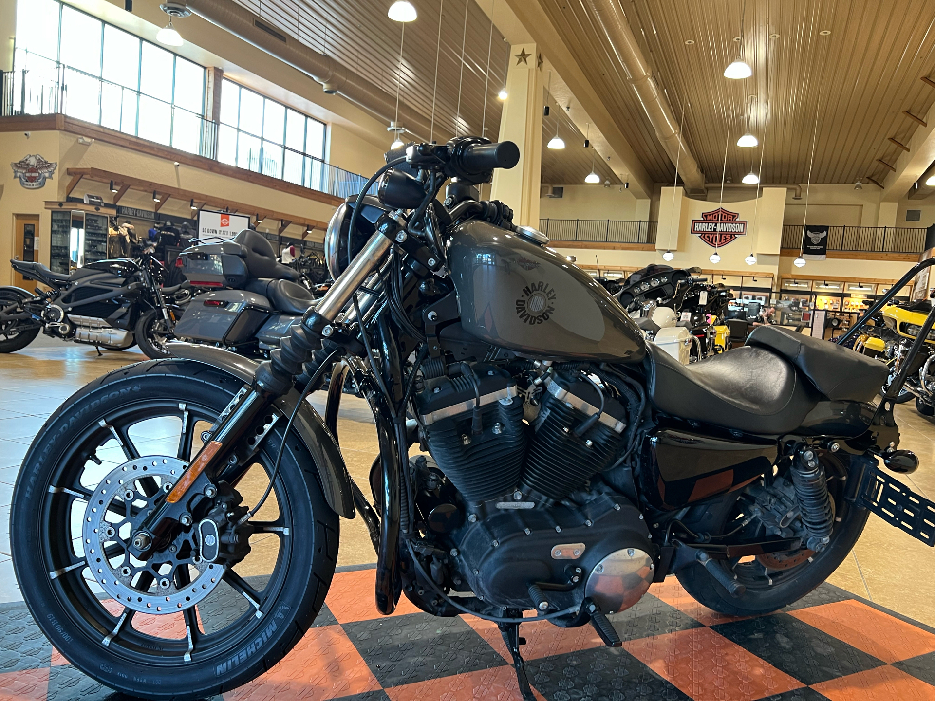 2019 Harley-Davidson Iron 883™ in Pasadena, Texas - Photo 4