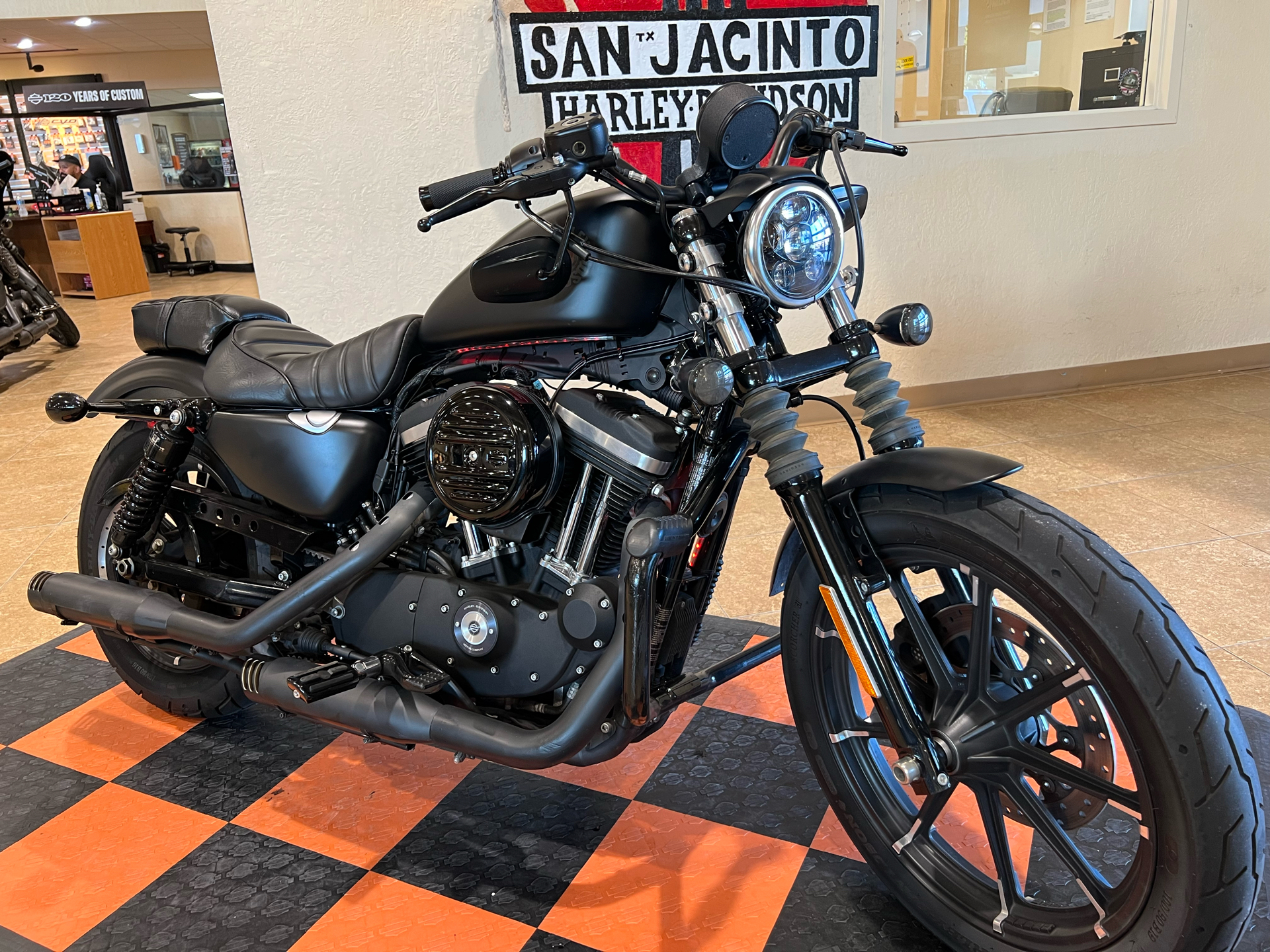 2020 Harley-Davidson Iron 883™ in Pasadena, Texas - Photo 2