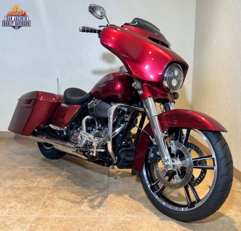 2016 Harley-Davidson Street Glide® Special in Pasadena, Texas - Photo 6