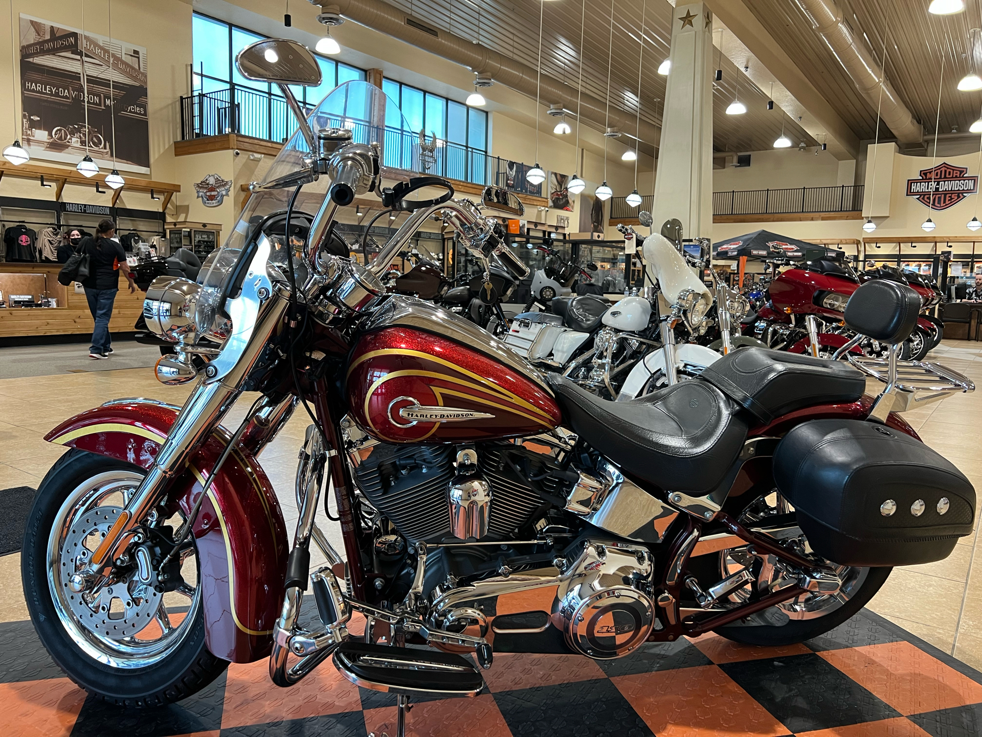 2014 Harley-Davidson CVO™ Softail® Deluxe in Pasadena, Texas - Photo 4