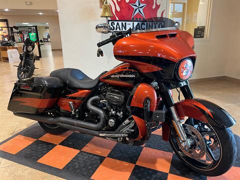 2017 Harley-Davidson CVO™ Street Glide® in Pasadena, Texas - Photo 2