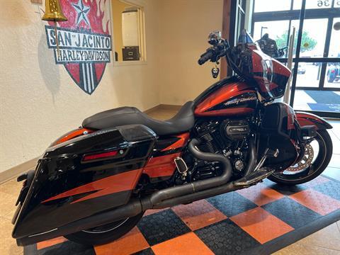 2017 Harley-Davidson CVO™ Street Glide® in Pasadena, Texas - Photo 3