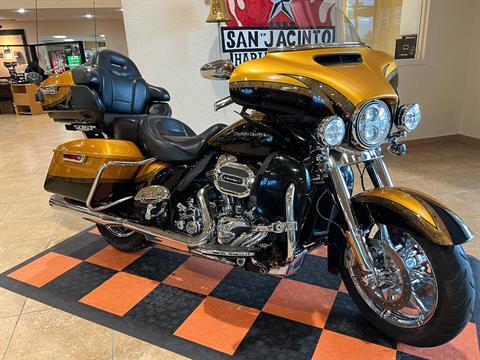 2015 Harley-Davidson CVO™ Limited in Pasadena, Texas - Photo 2