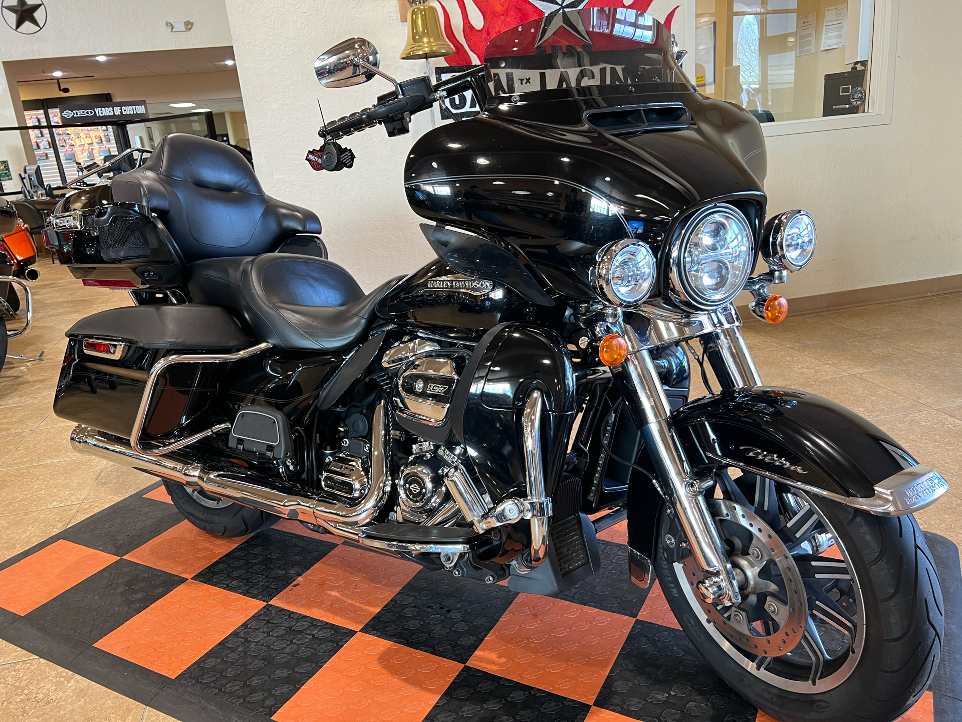 2019 Harley-Davidson Electra Glide® Ultra Classic® in Pasadena, Texas - Photo 2