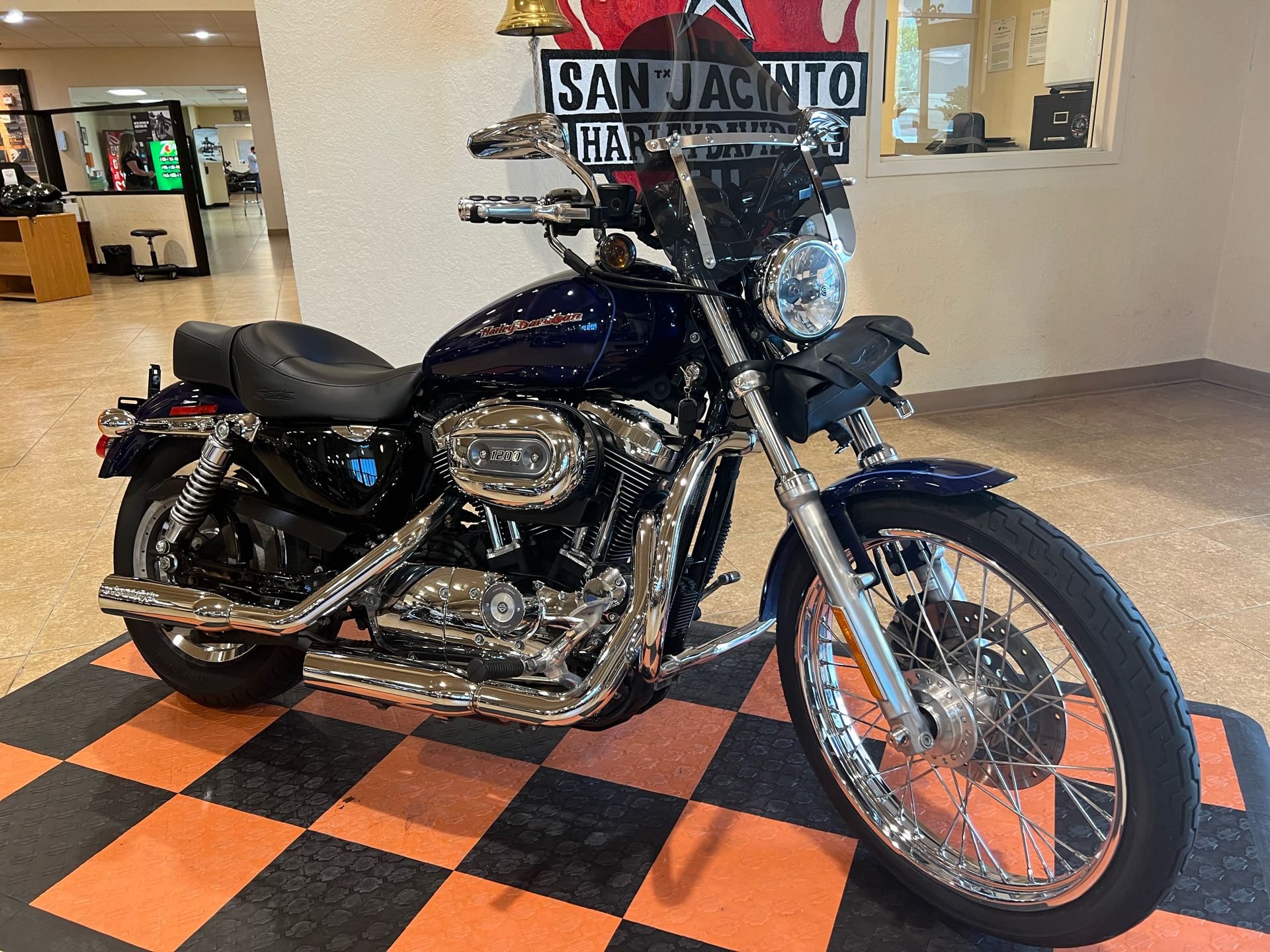 2007 Harley-Davidson Sportster® 1200 Custom in Pasadena, Texas - Photo 2