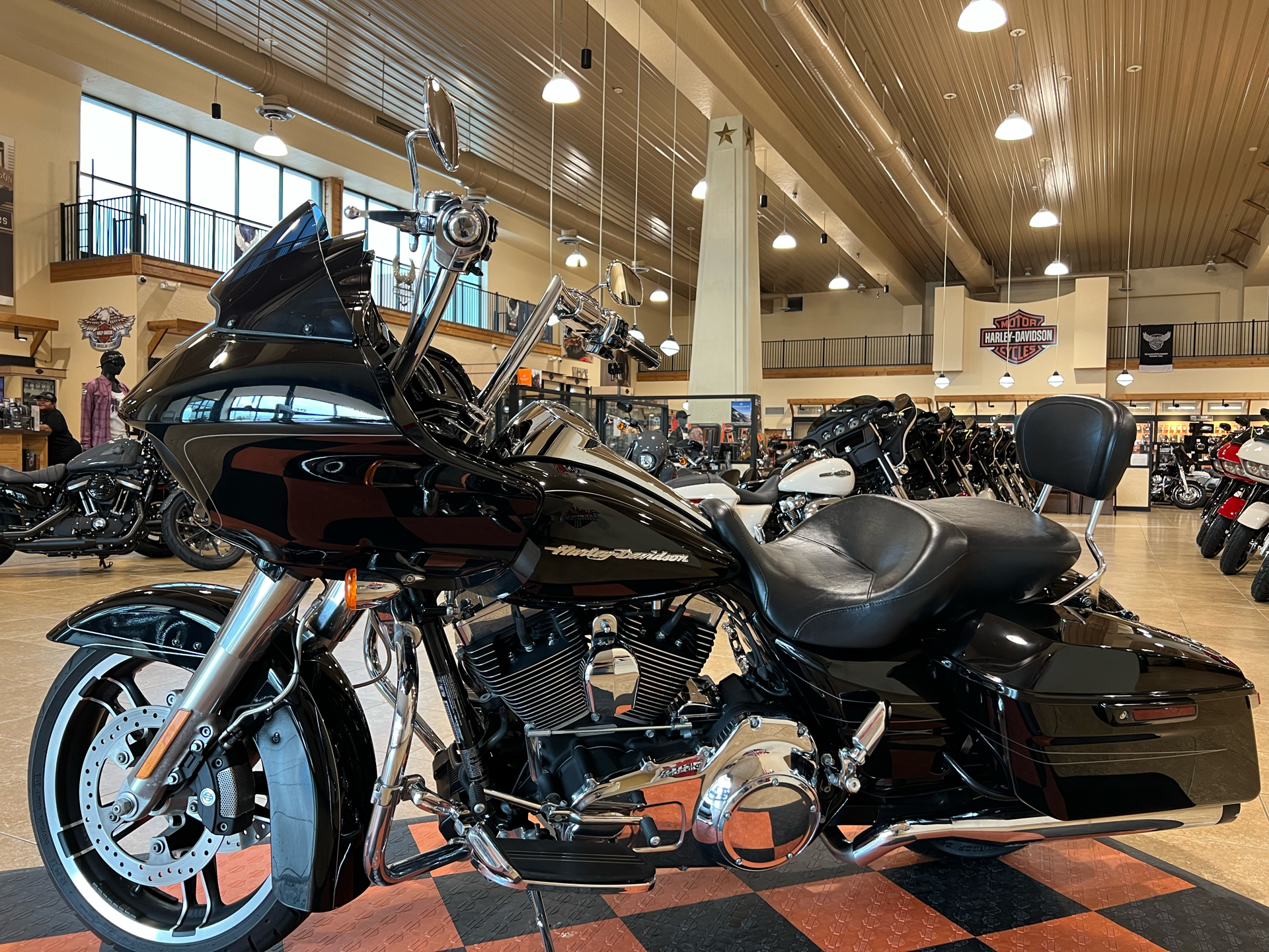 2016 Harley-Davidson Road Glide® Special in Pasadena, Texas - Photo 4
