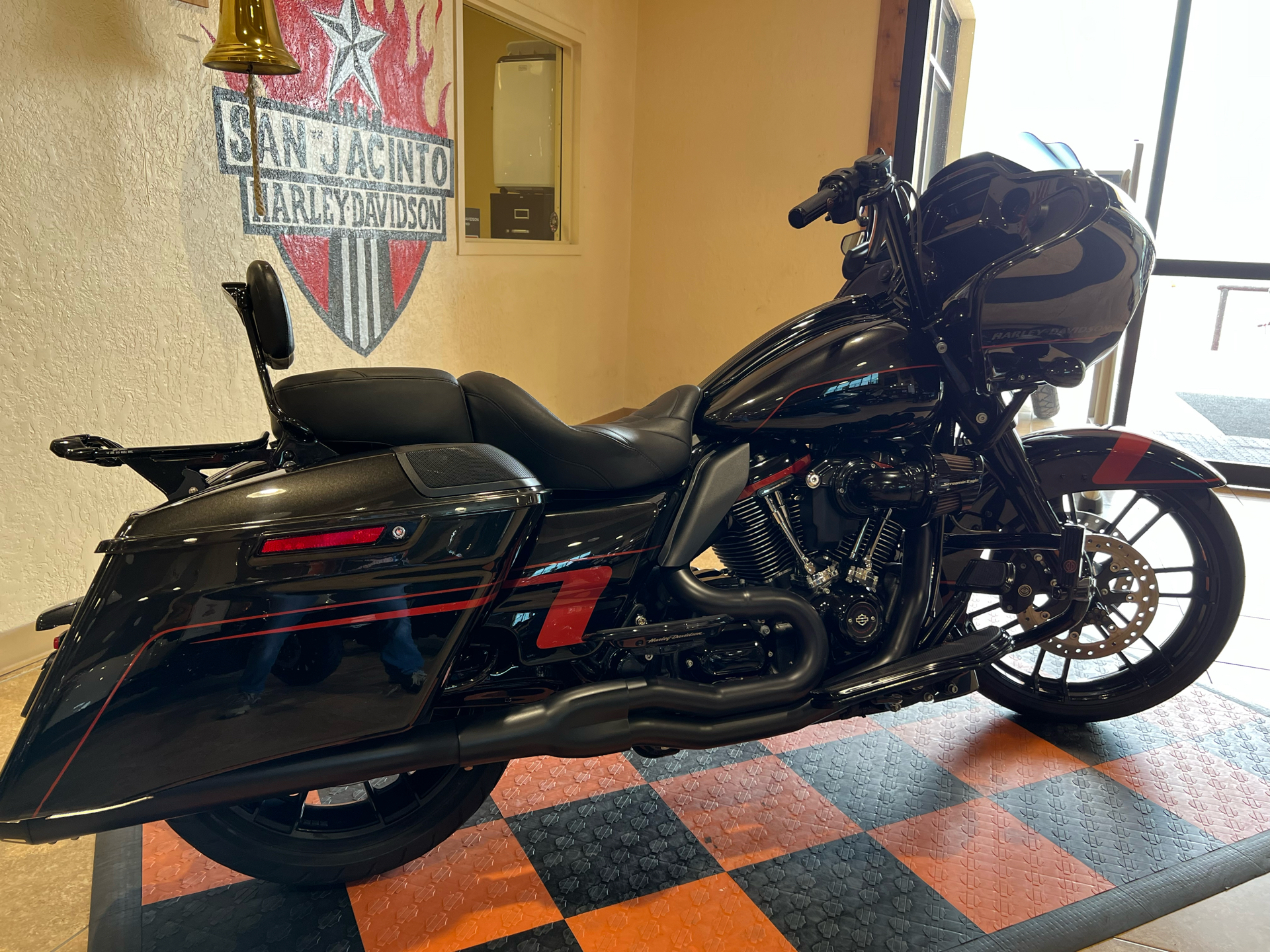 2018 Harley-Davidson CVO™ Road Glide® in Pasadena, Texas - Photo 3