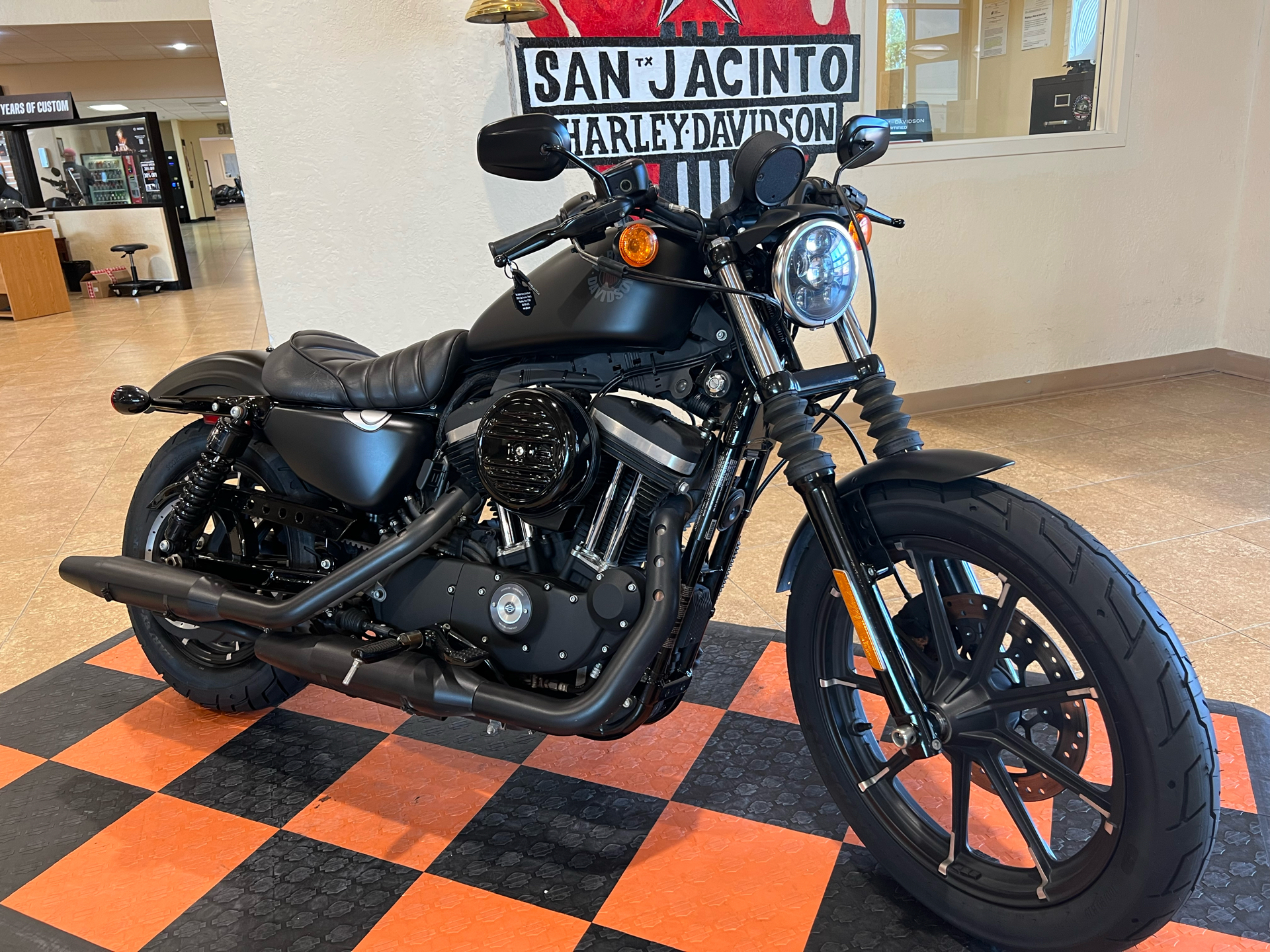 2022 Harley-Davidson Iron 883™ in Pasadena, Texas - Photo 2
