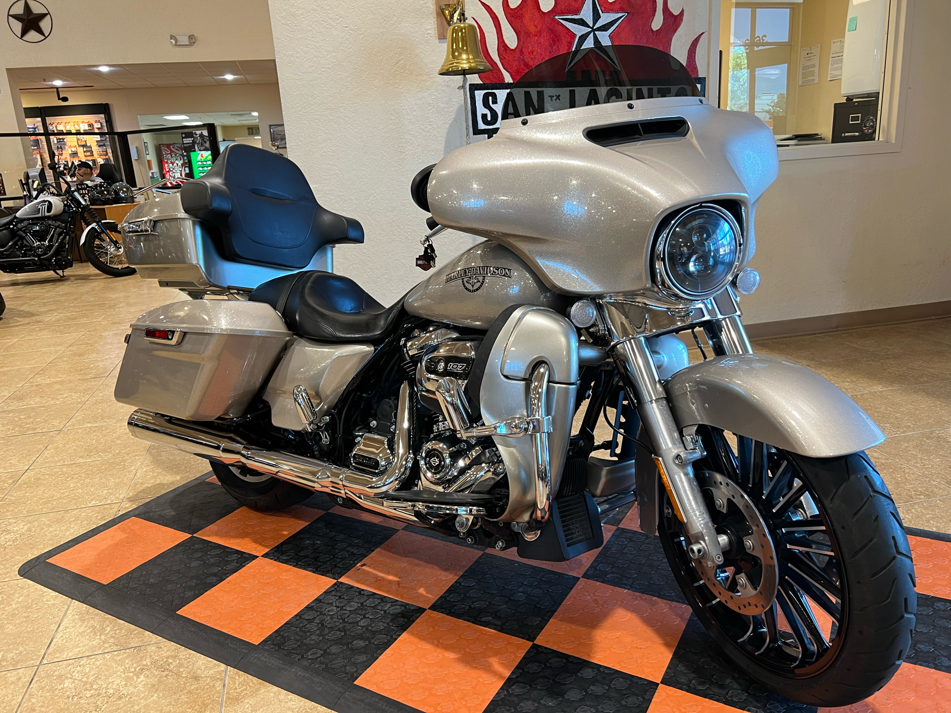 2018 Harley-Davidson Street Glide® in Pasadena, Texas - Photo 2