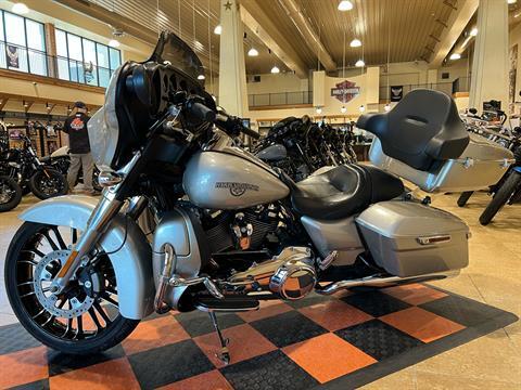 2018 Harley-Davidson Street Glide® in Pasadena, Texas - Photo 4