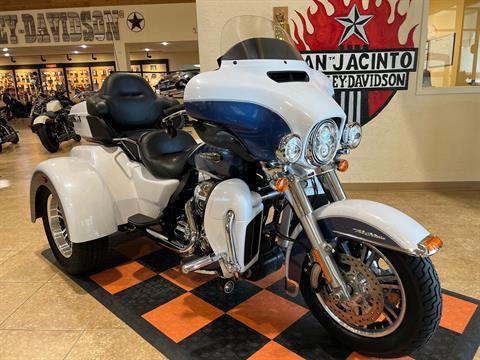 2015 Harley-Davidson Tri Glide® Ultra in Pasadena, Texas - Photo 2
